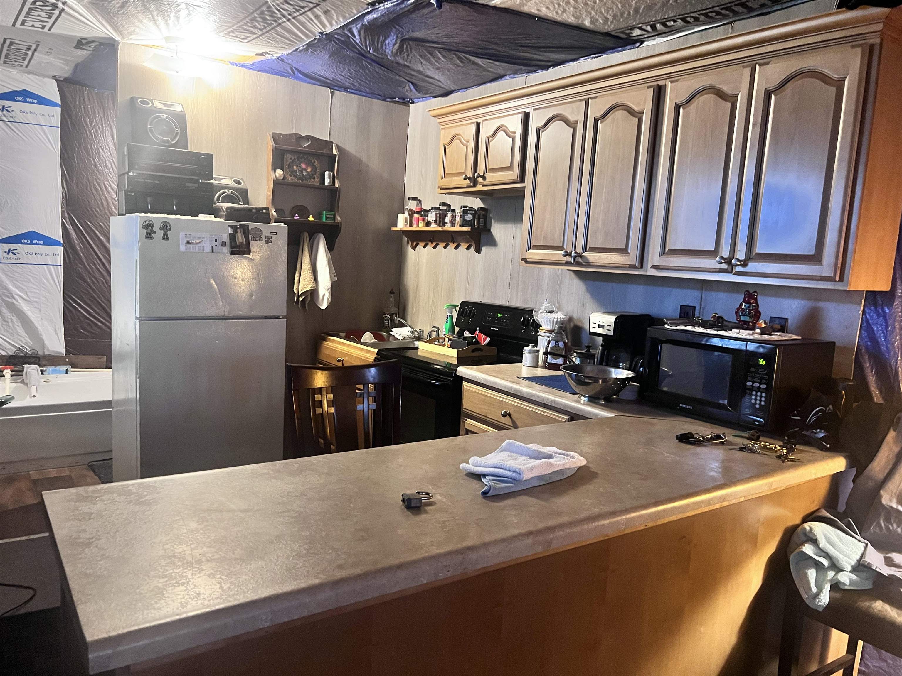 Kitchen with kitchen peninsula and black appliances