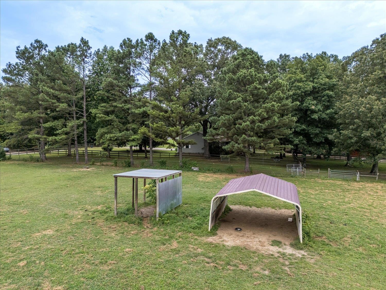 Surrounding community with a yard
