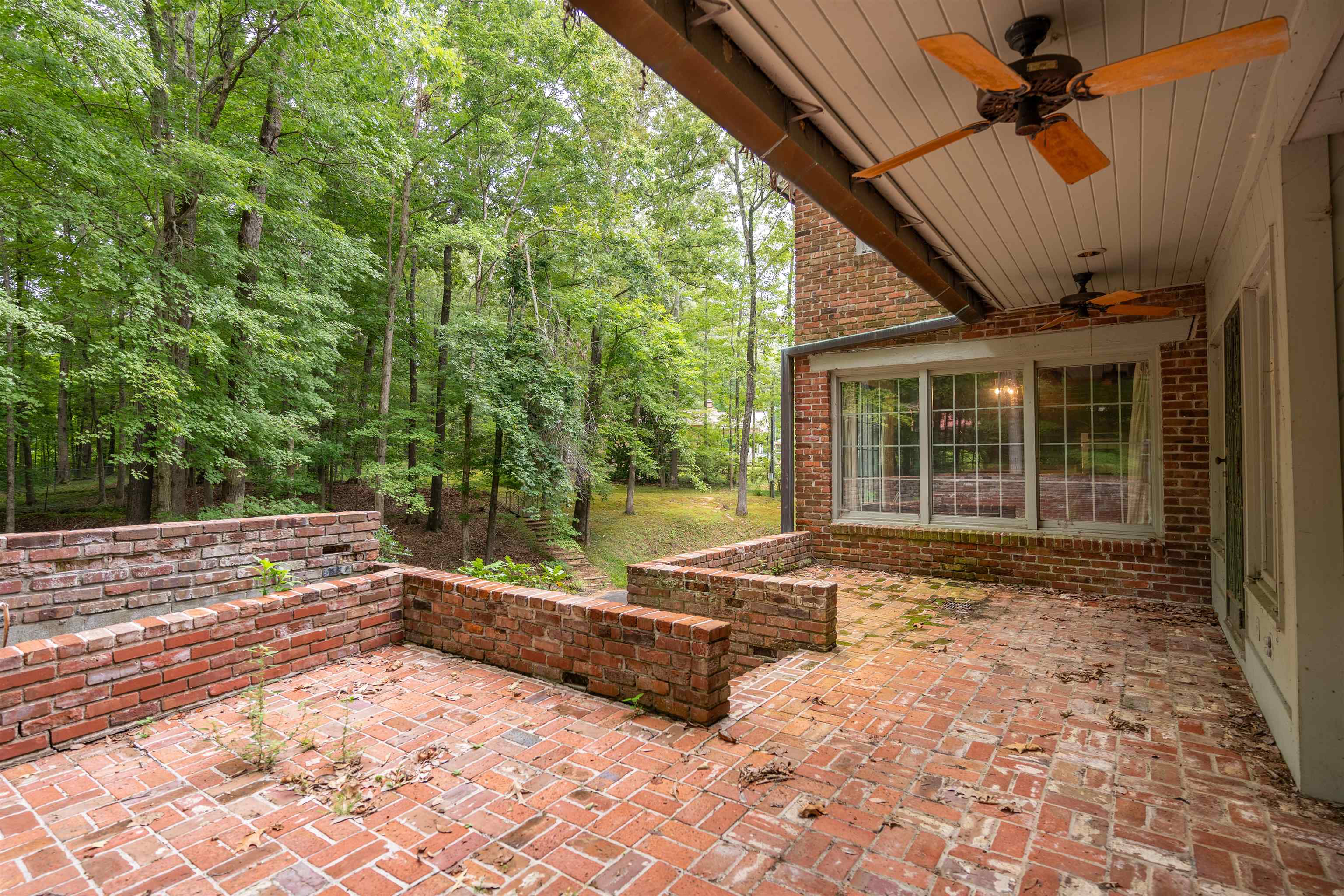 View of patio / terrace with ceiling fan