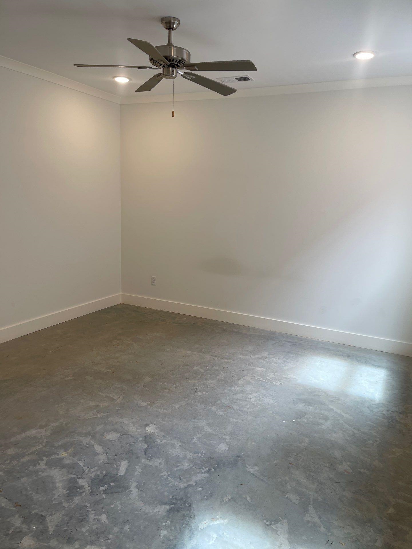 Unfurnished room with crown molding and ceiling fan