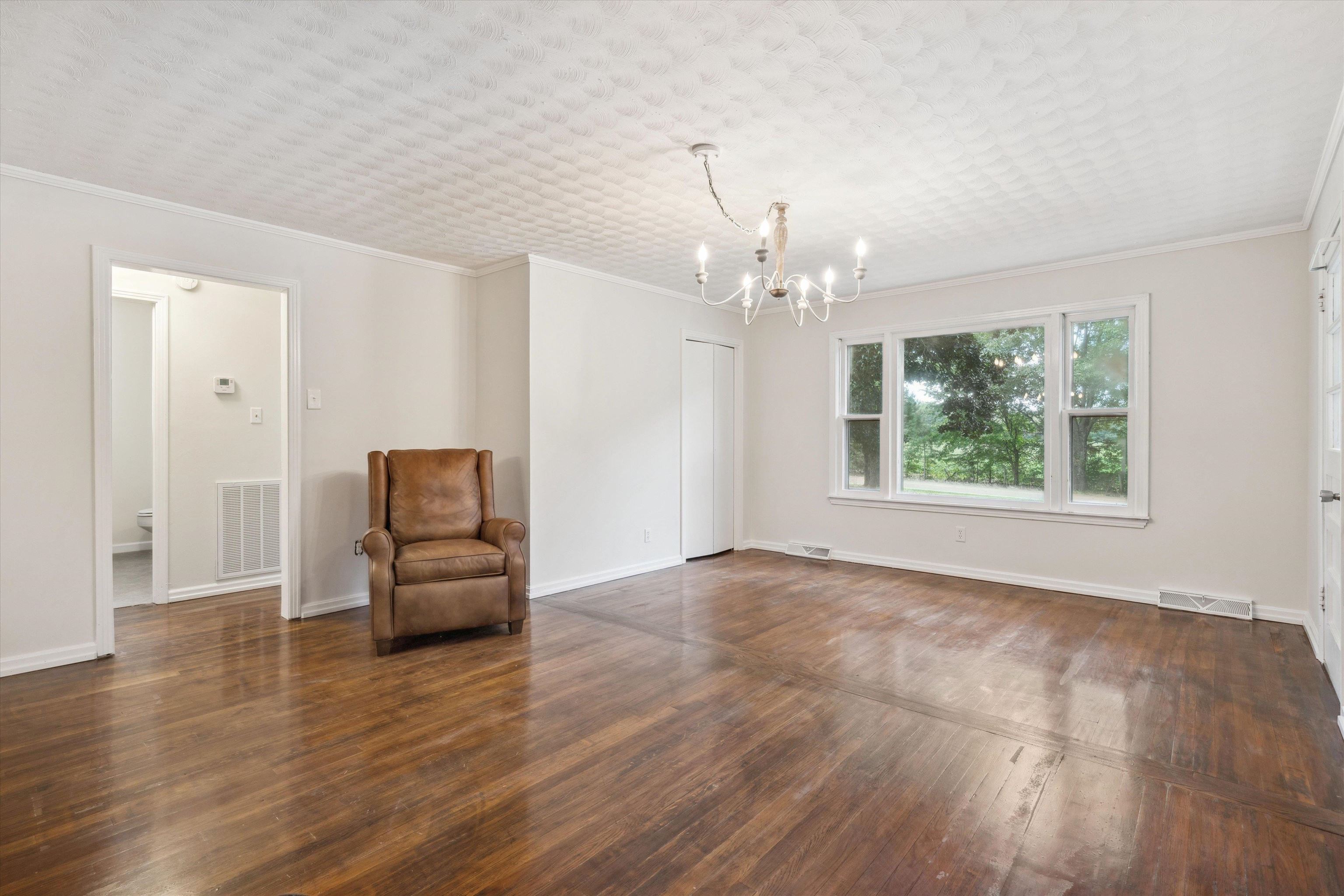 Living / Dining Area