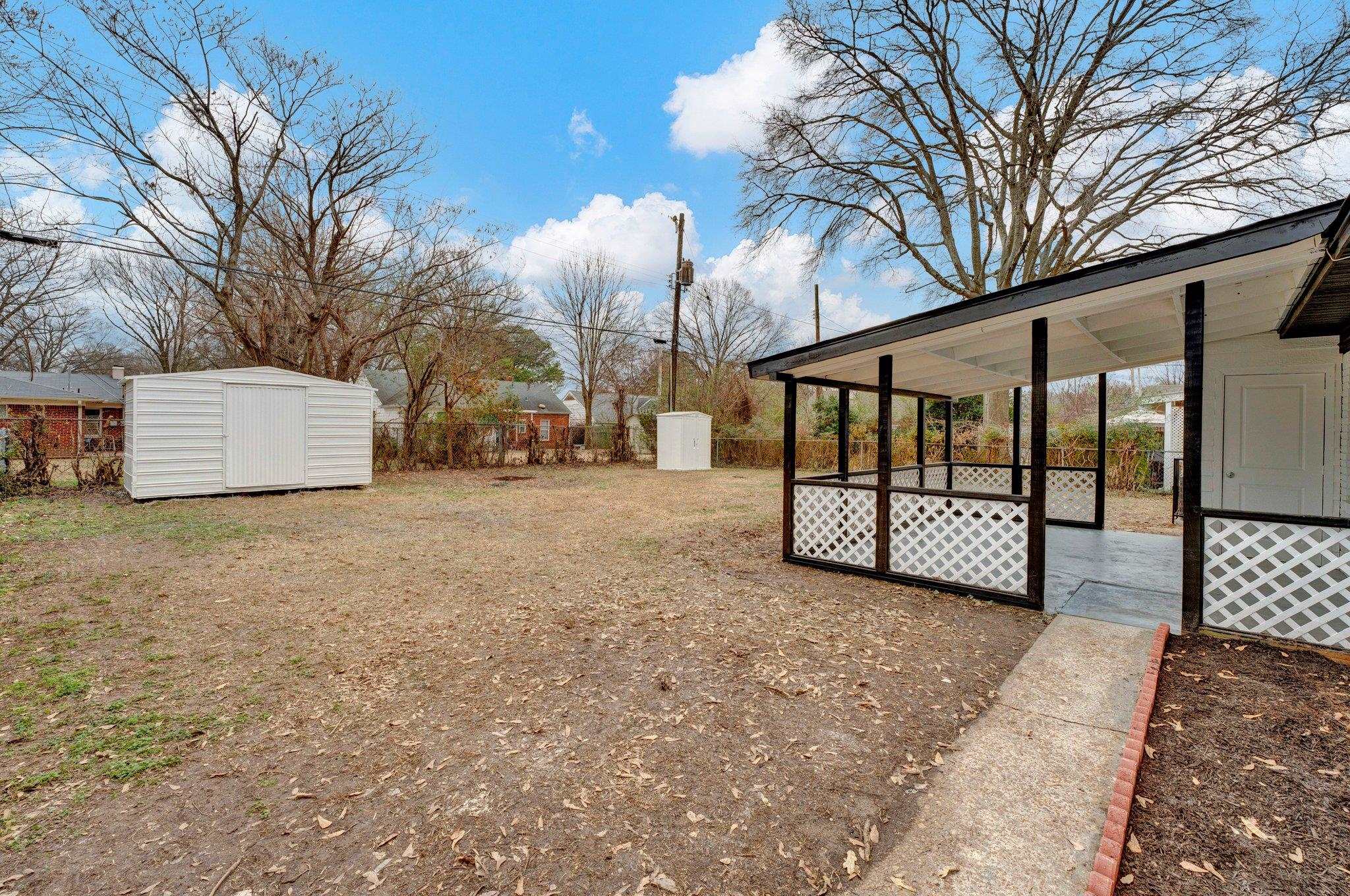 View of yard featuring a storage shed