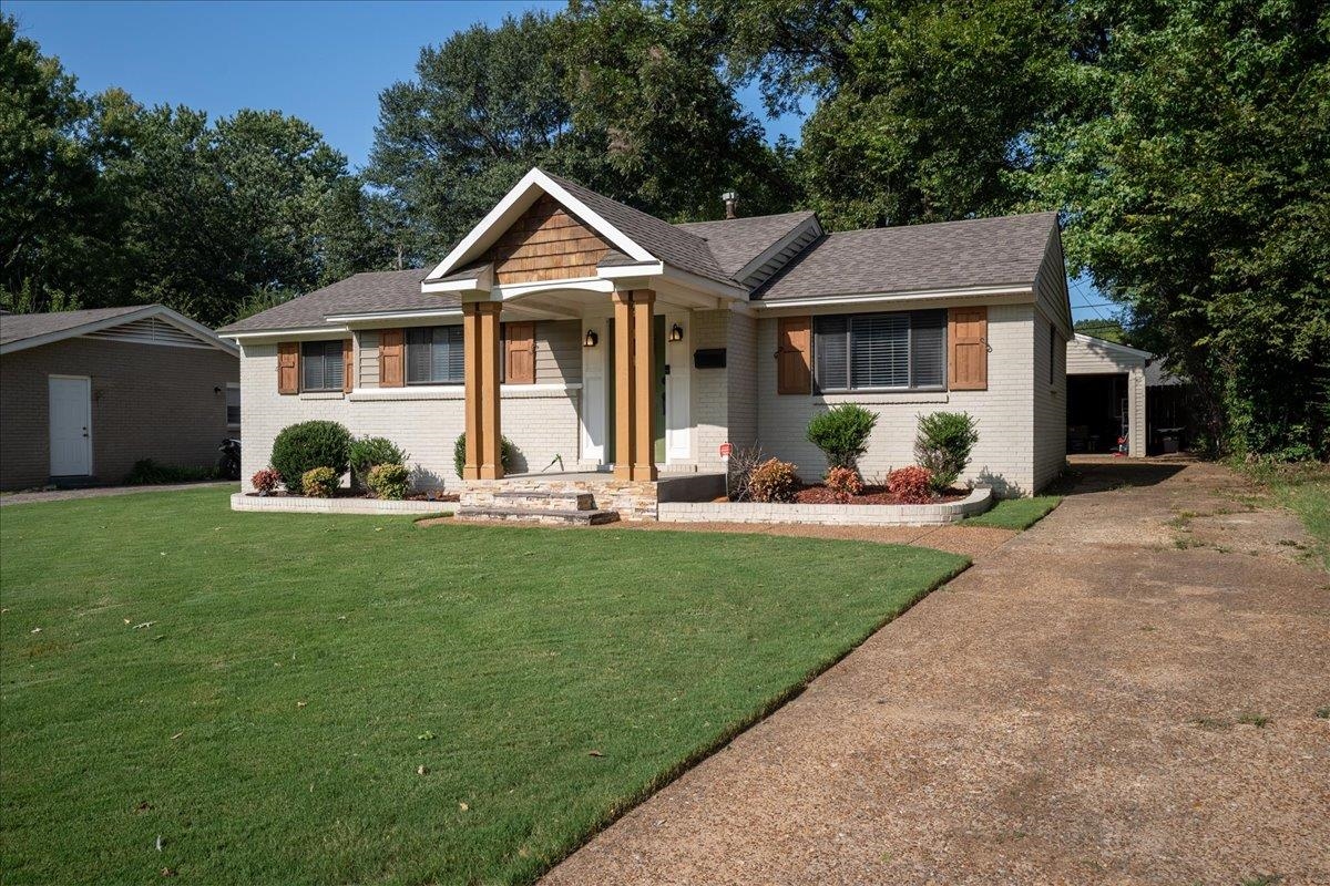 View of front of house featuring a front yard