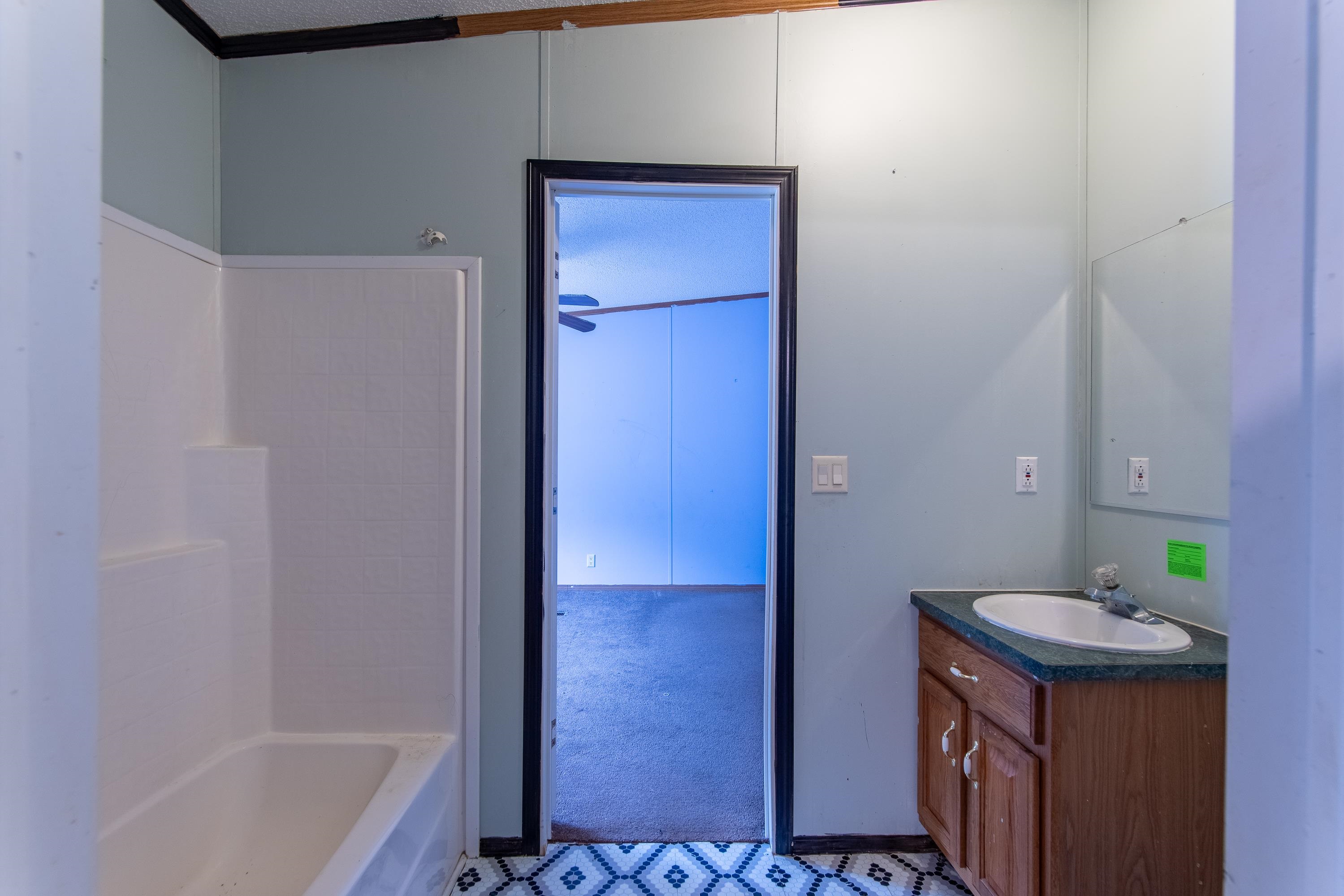 Bathroom with washtub / shower combination and vanity