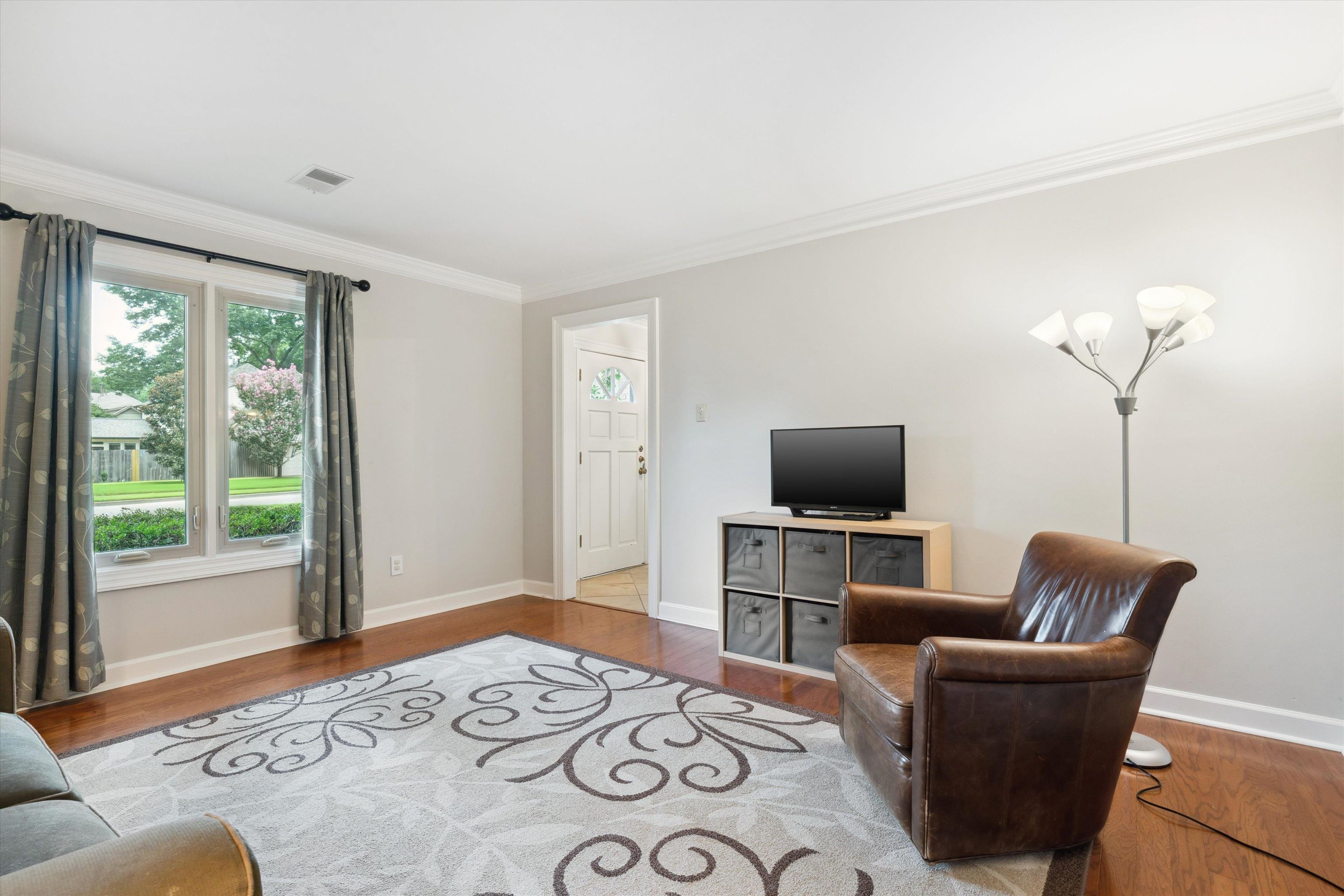 Versatile living space with hardwood floors!