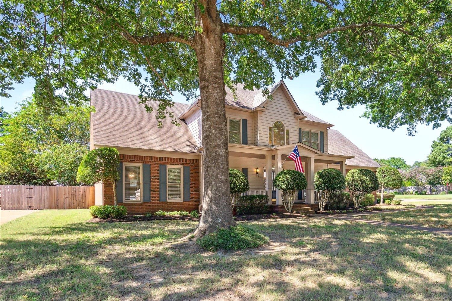 View of front of property featuring a front yard and a porch