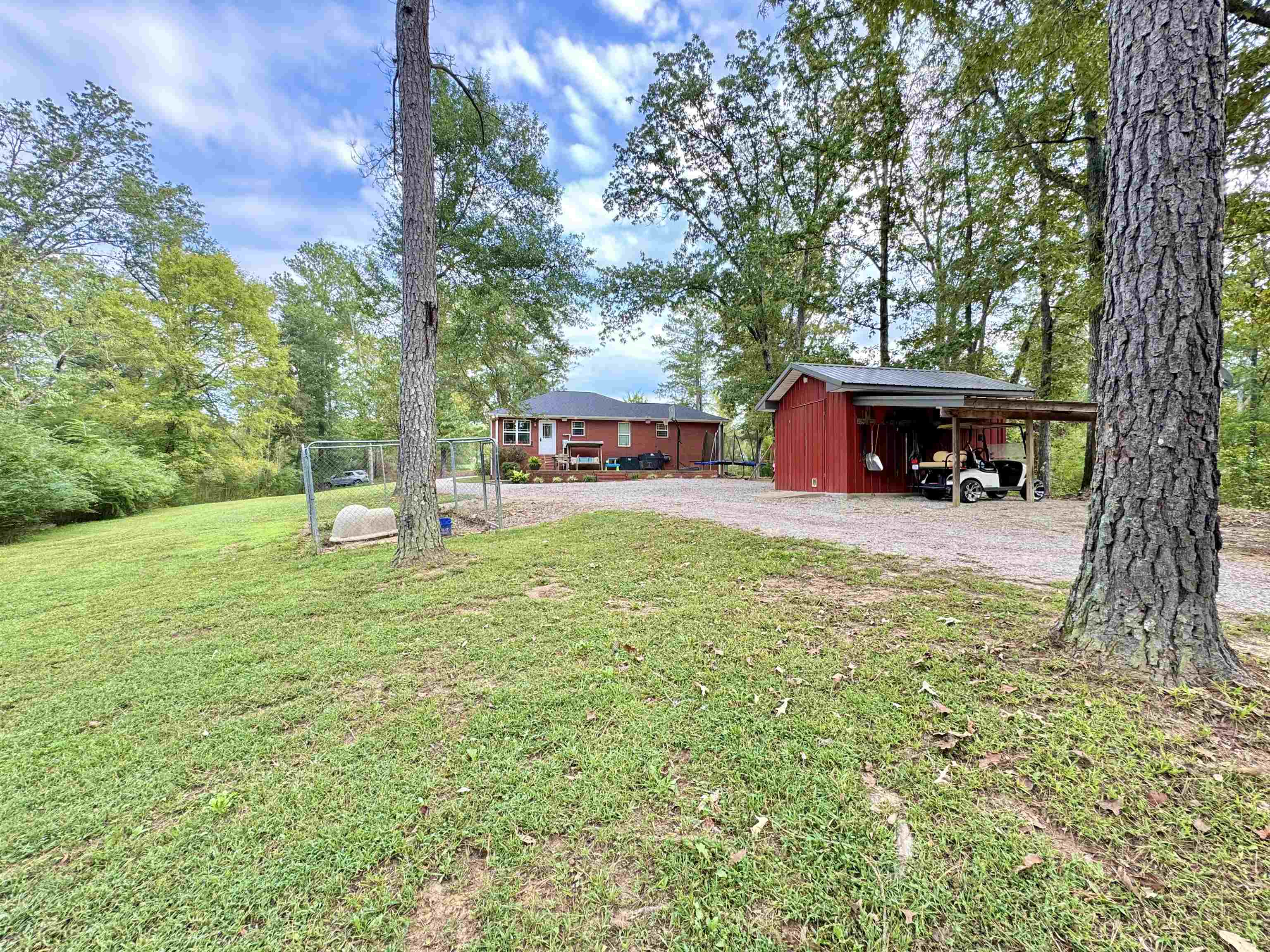 View of yard featuring an outdoor structure