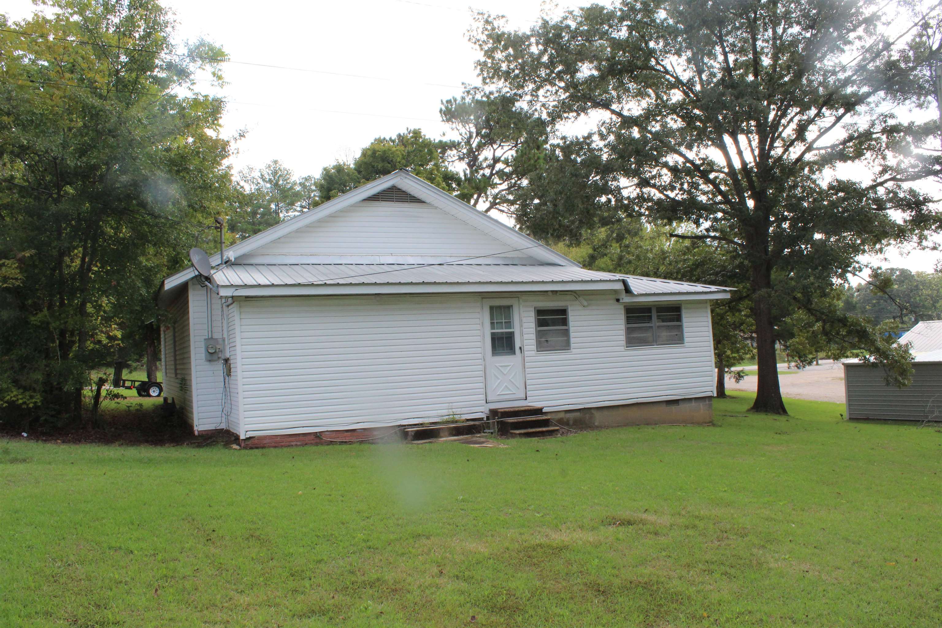 916 Peach, Selmer, Tennessee image 24