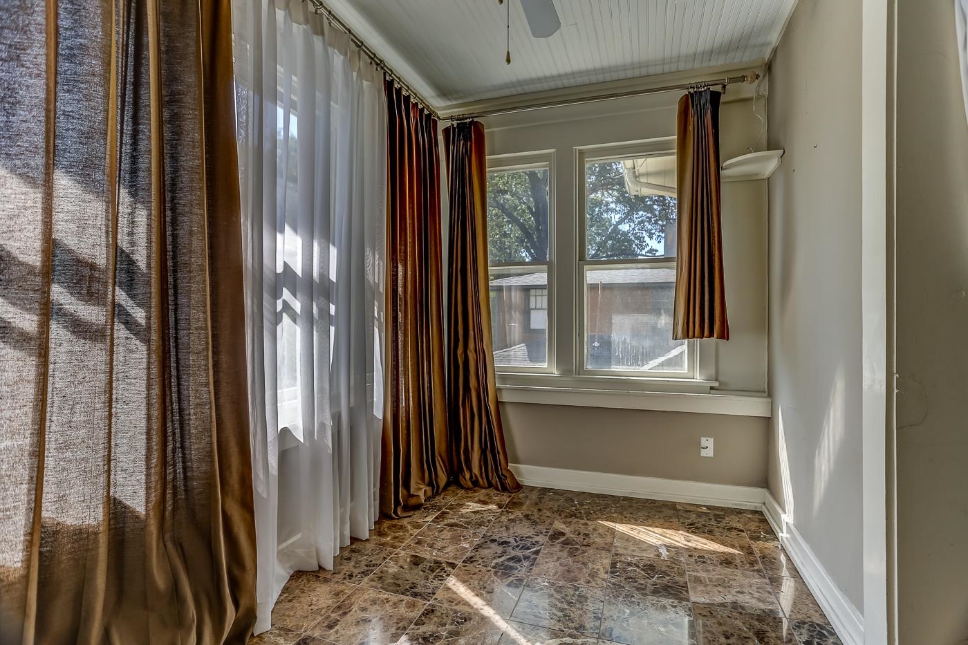 Miscellaneous room featuring ceiling fan