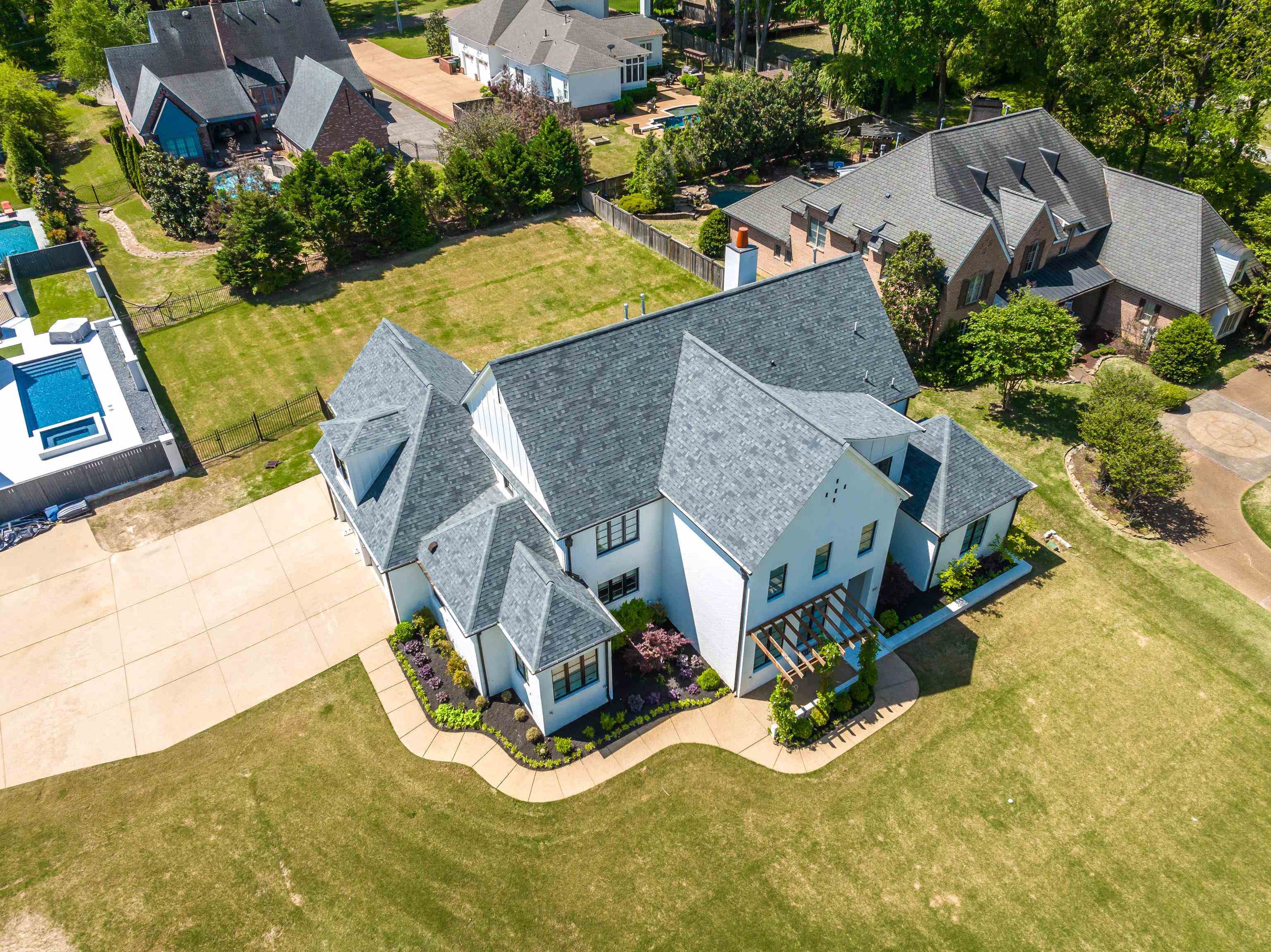 Birds eye view of property