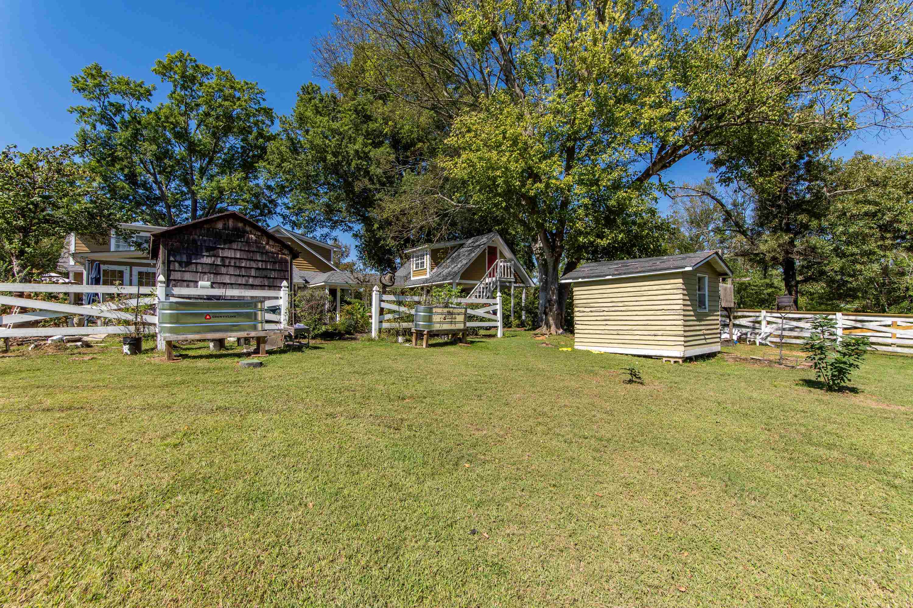 View of yard with a storage shed