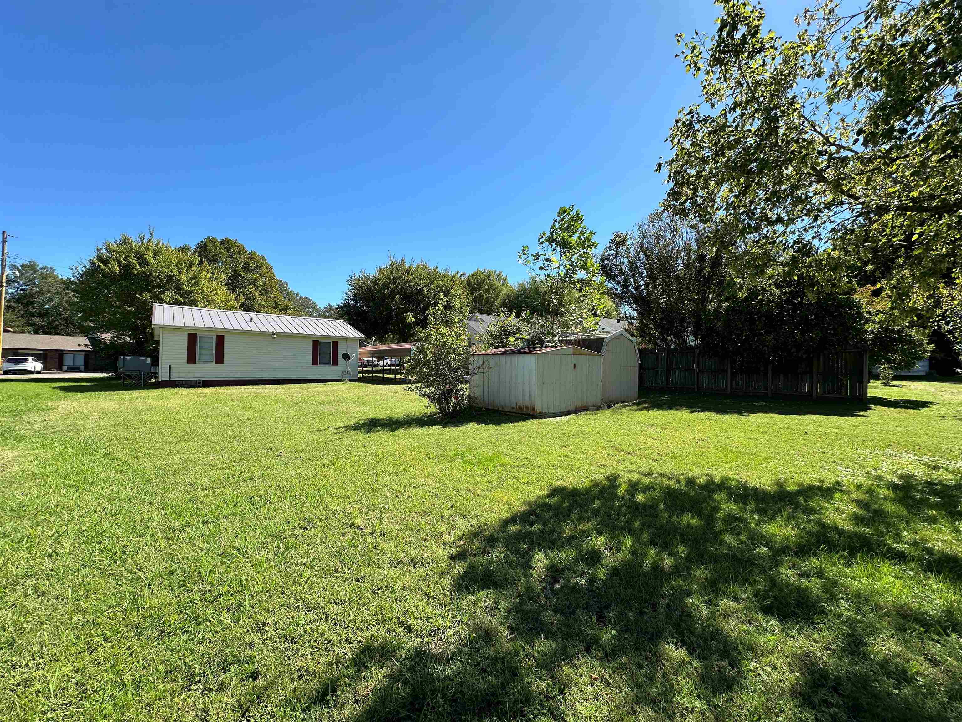 View of yard featuring a storage shed