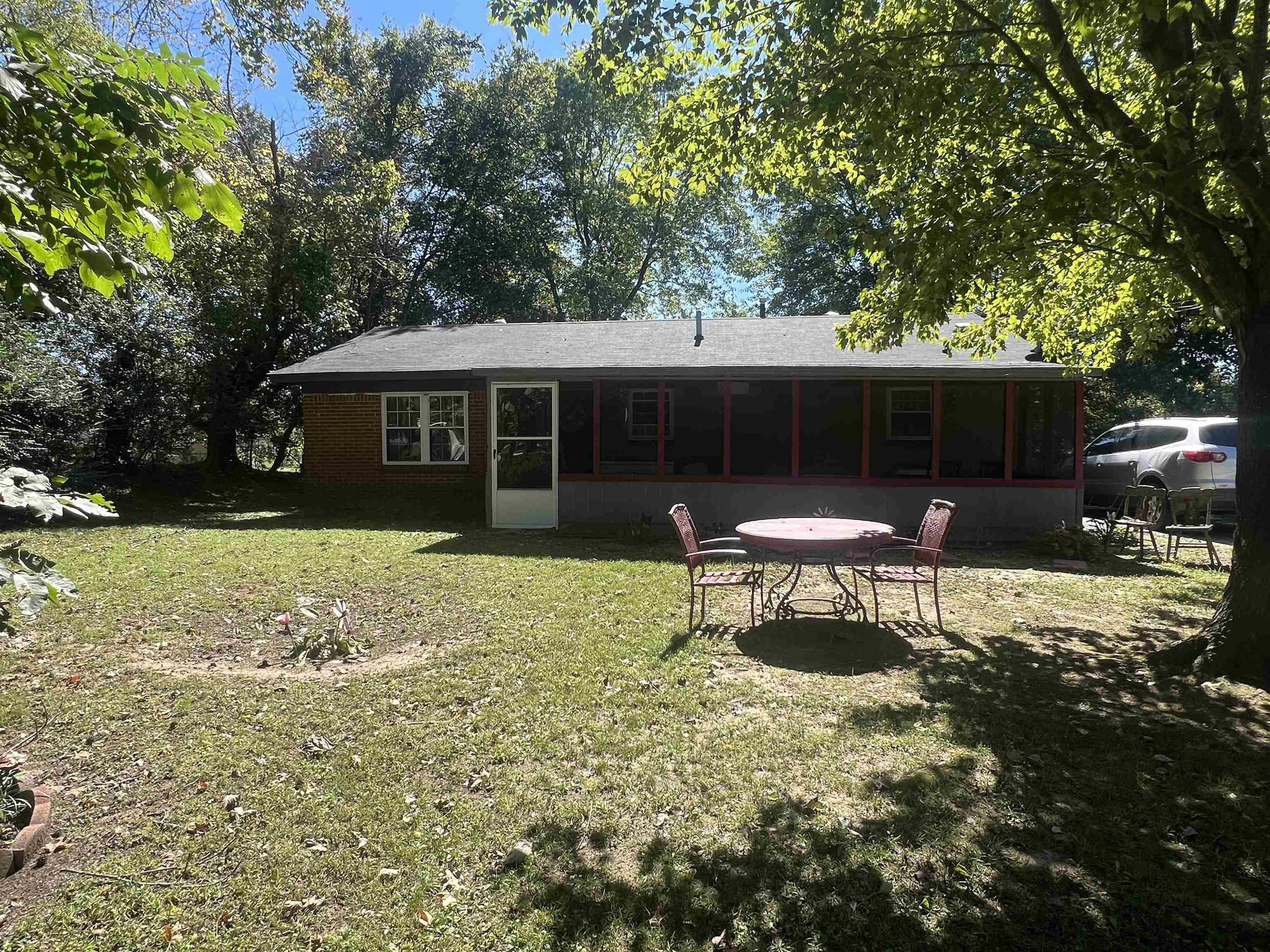 SCREENED PORCH