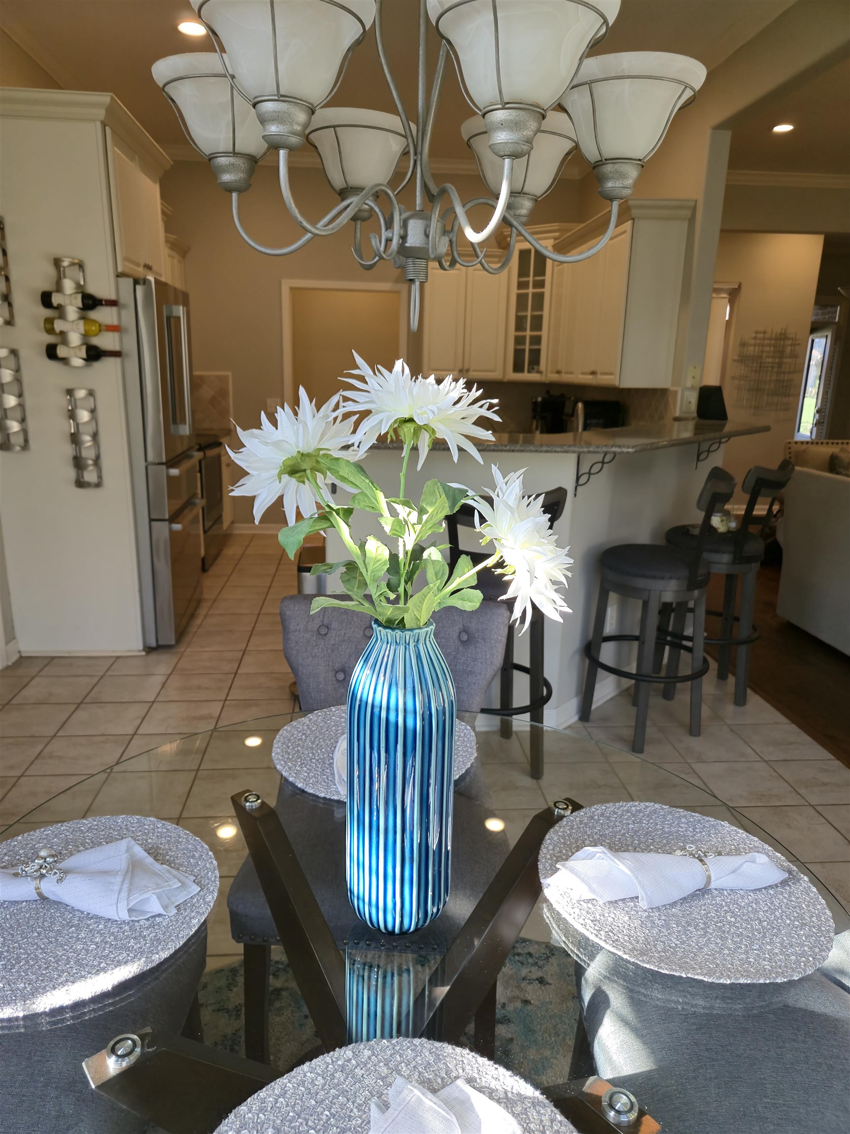 Tiled dining space with ornamental molding