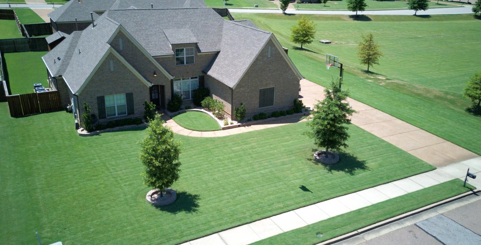 Exquisite residence in established Windsor Place. Home is ideally positioned next to lush green space. This home boasts 3 car garage, and extra drive-way pad for teenager parking or guests. Neighborhood boasts walking trails, 2 ponds, and a park.