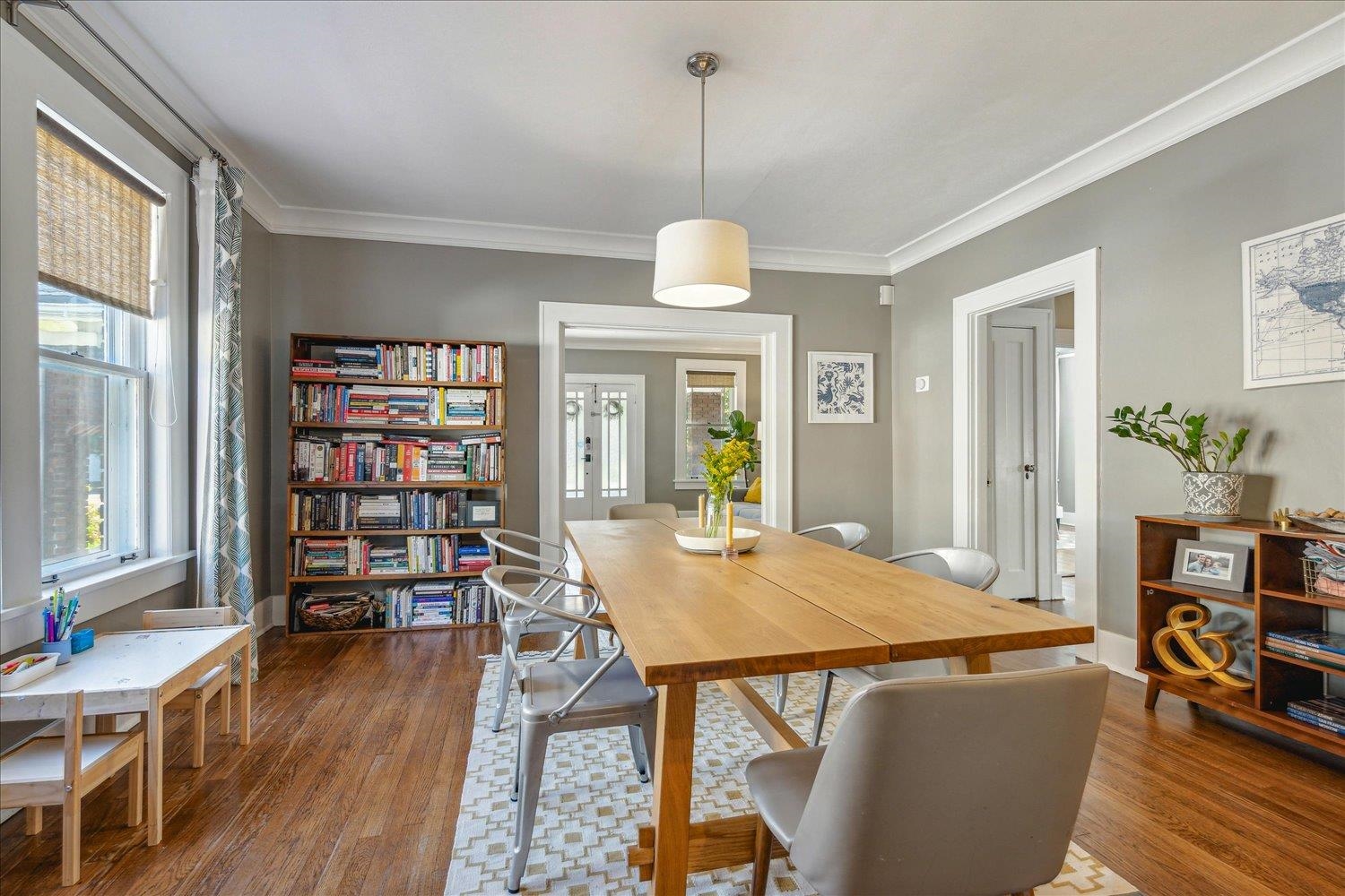 Dining area featuring crown molding and hardwood flooring.