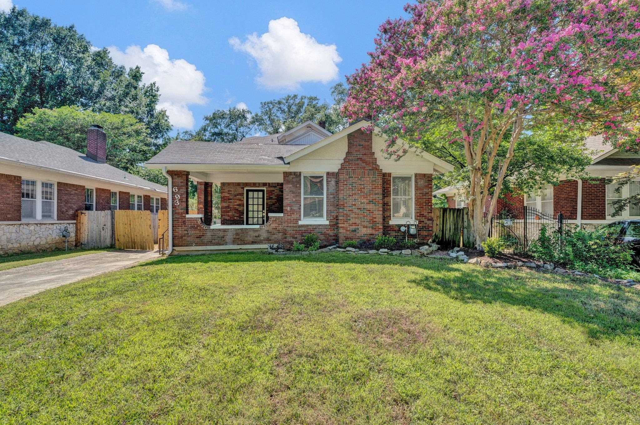 Ranch-style house with a front yard