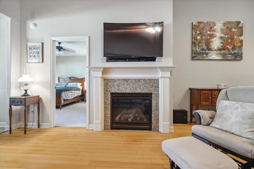 Gas fireplace in the den. Cozy up on a cold winter\'s night!