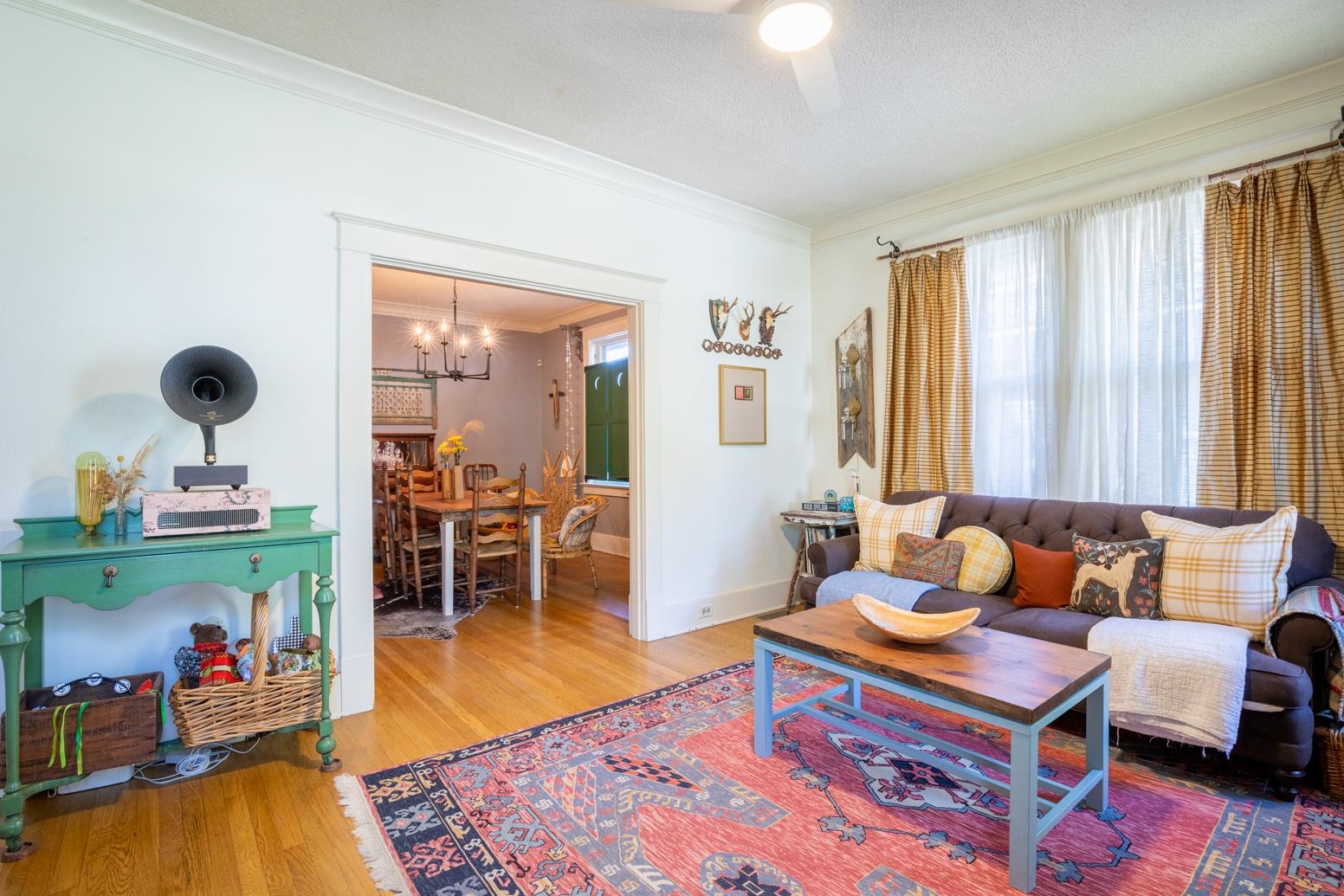 Double wide opening from living to dining