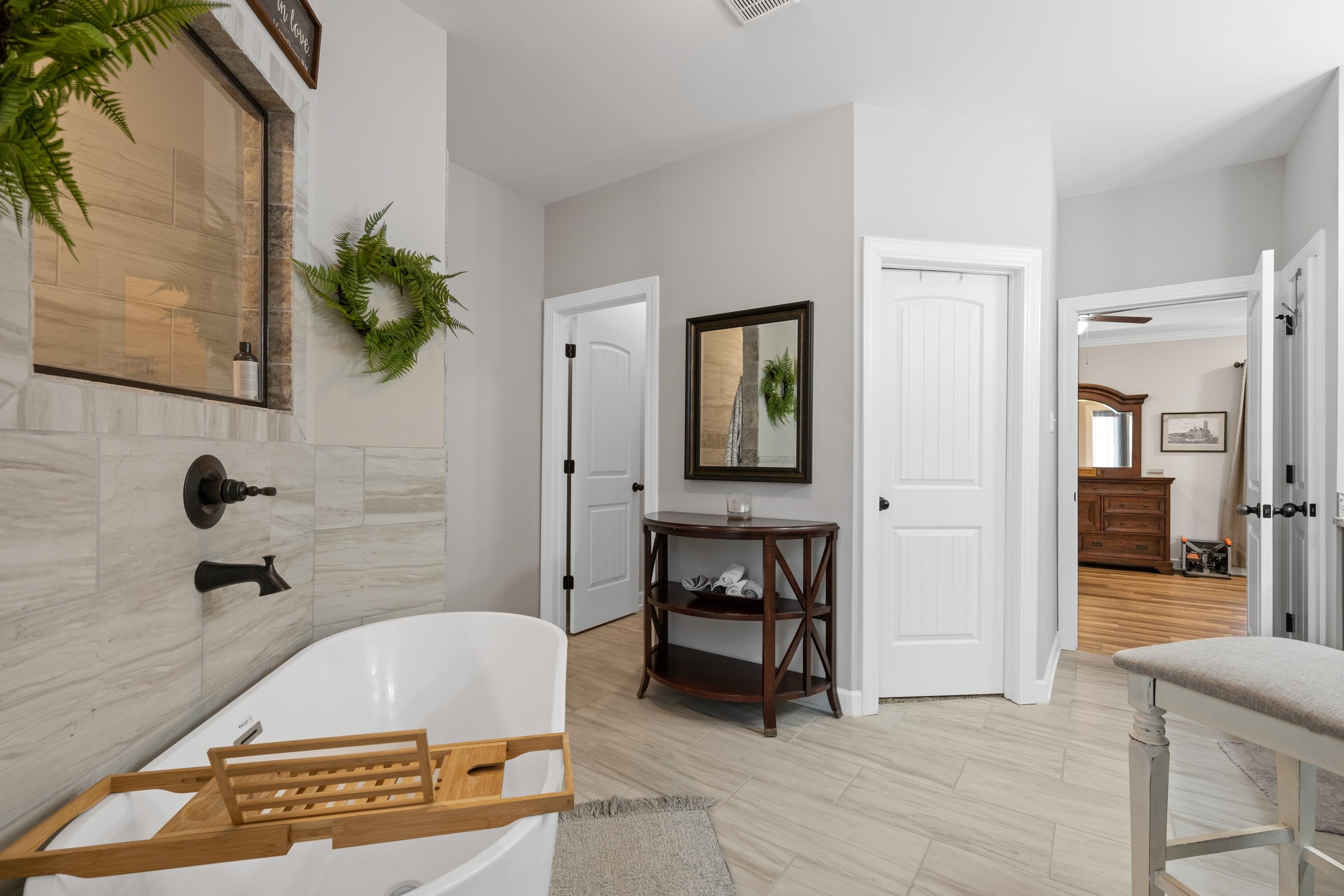 Bathroom with a bathing tub and vanity