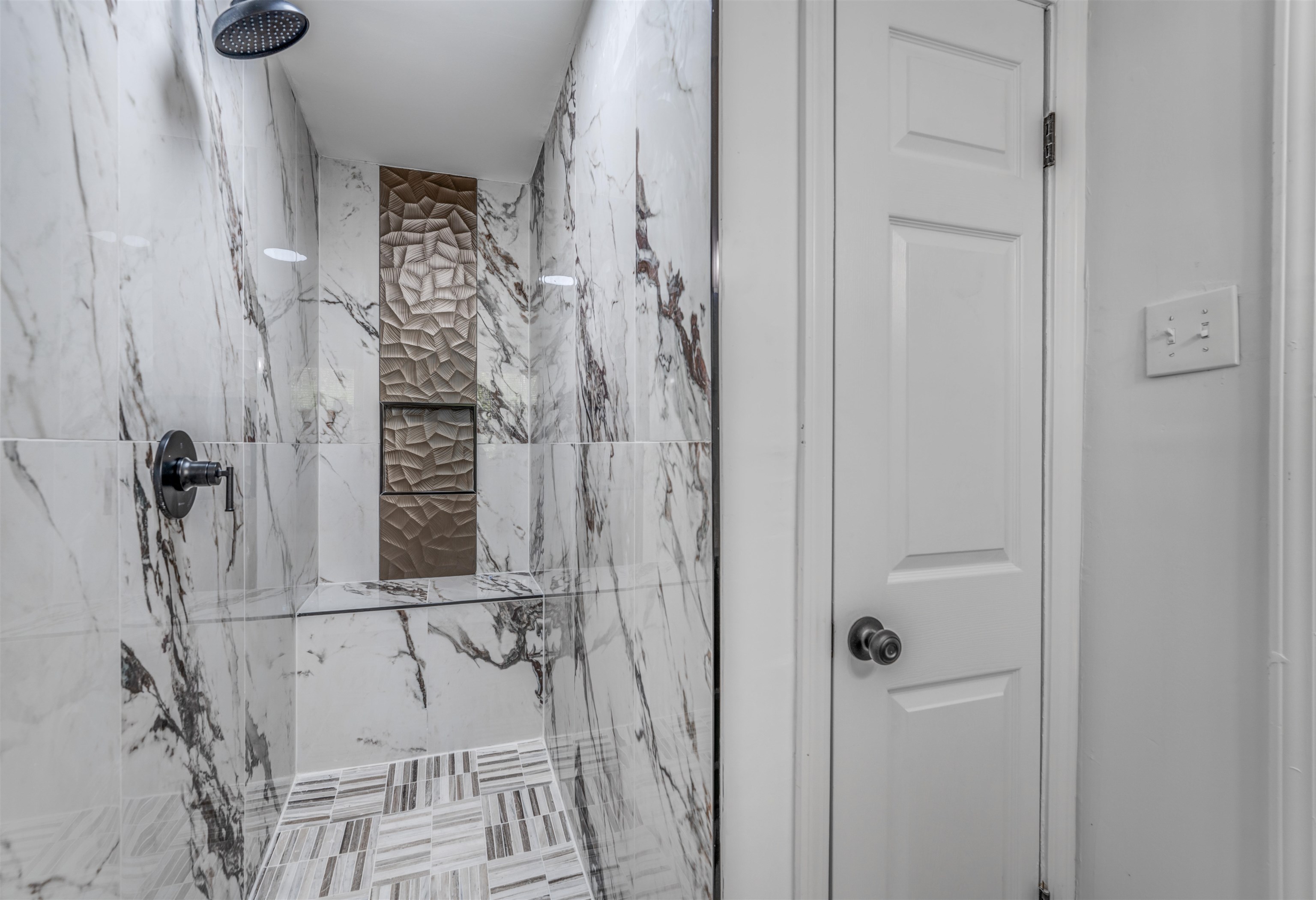 Bathroom featuring tiled shower