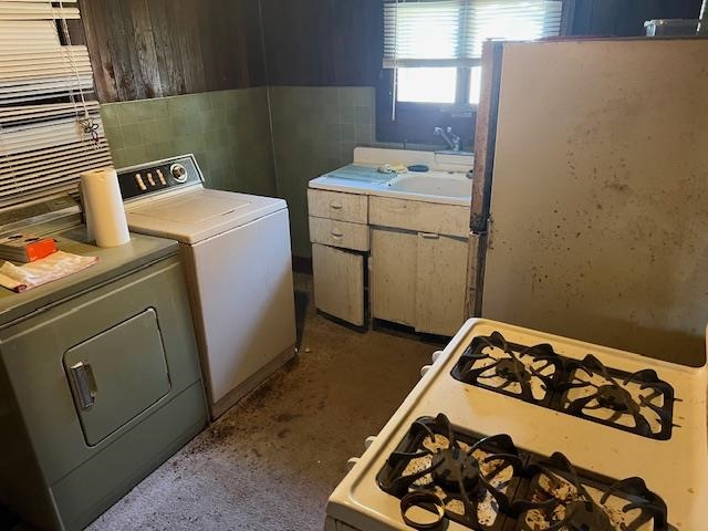 Laundry area featuring washer / dryer