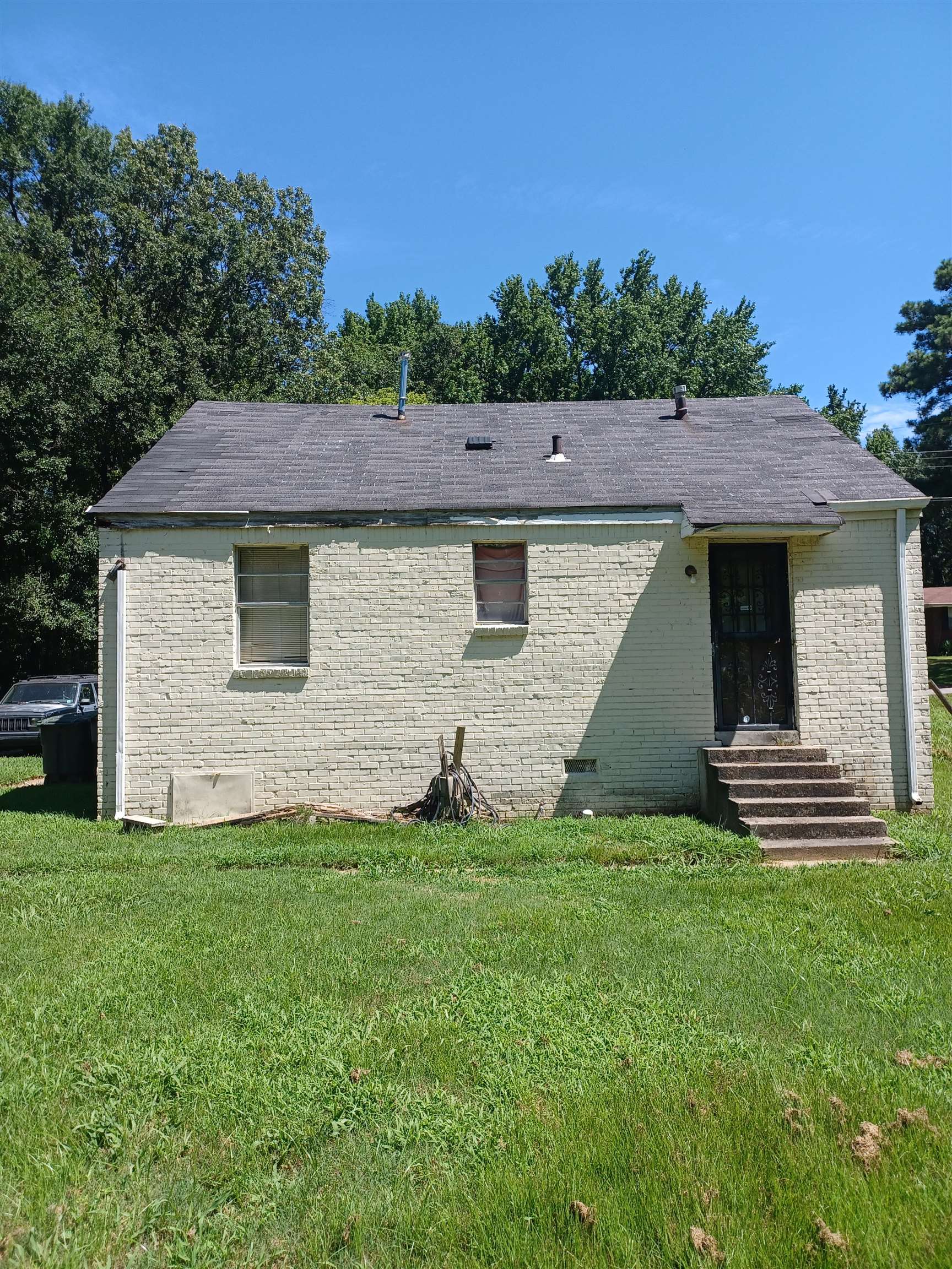 Back of house featuring a lawn