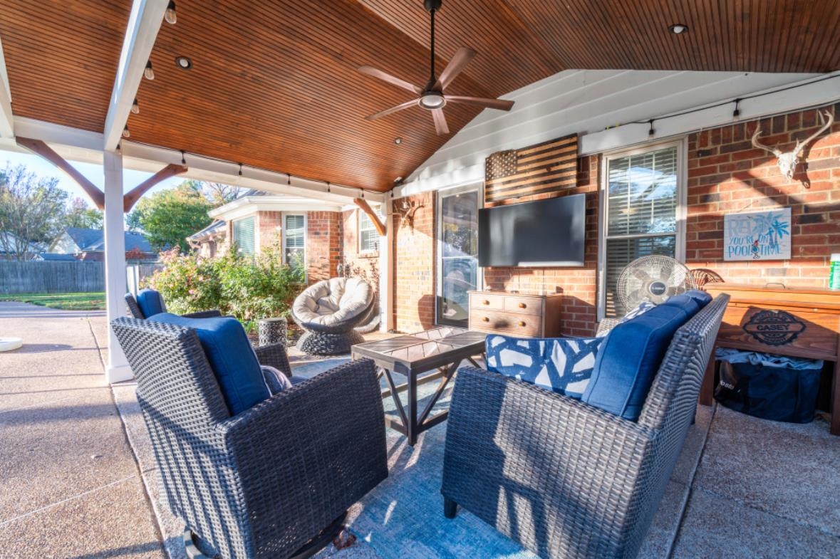 View of patio with outdoor lounge area and ceiling fan