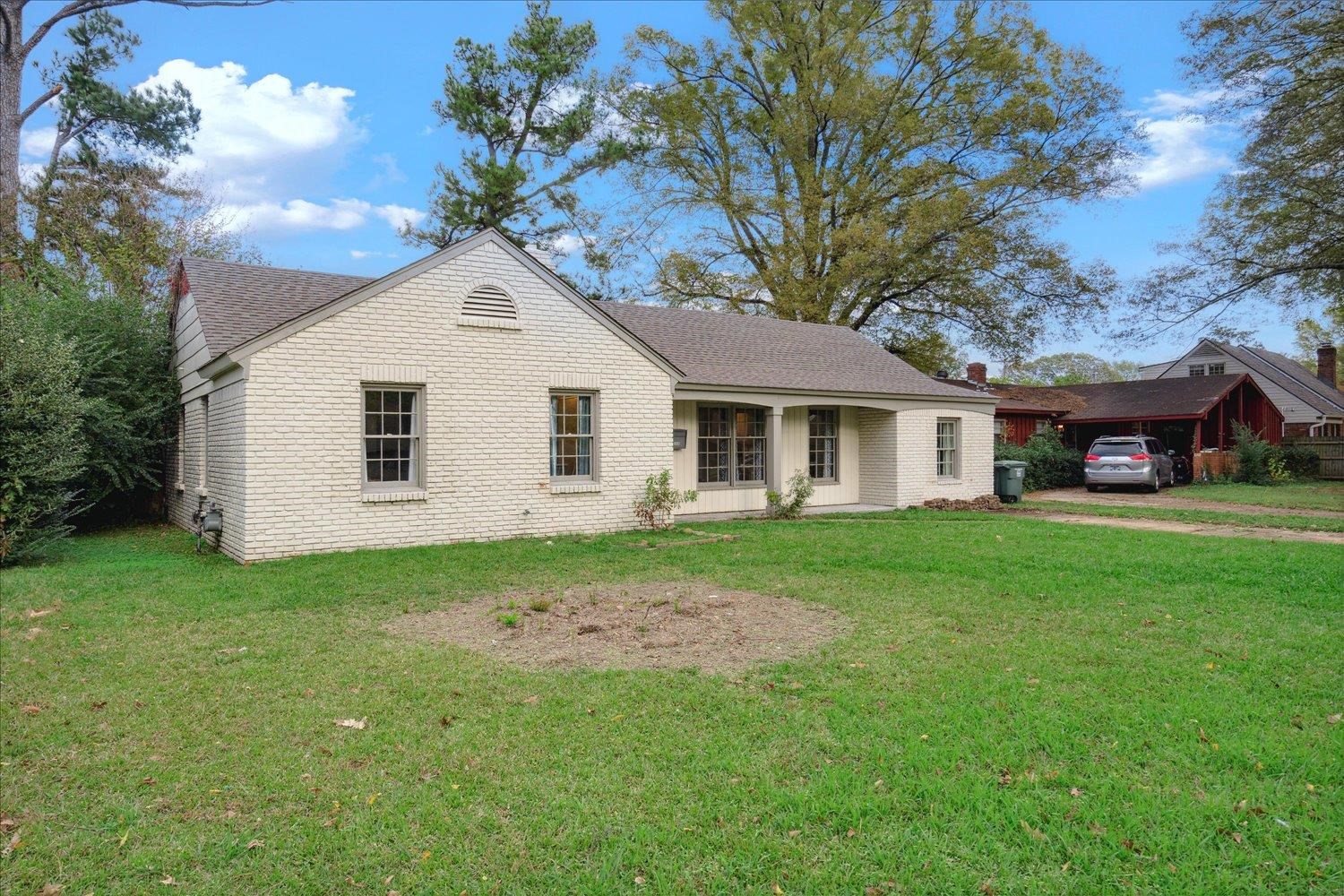 Ranch-style house featuring a front lawn