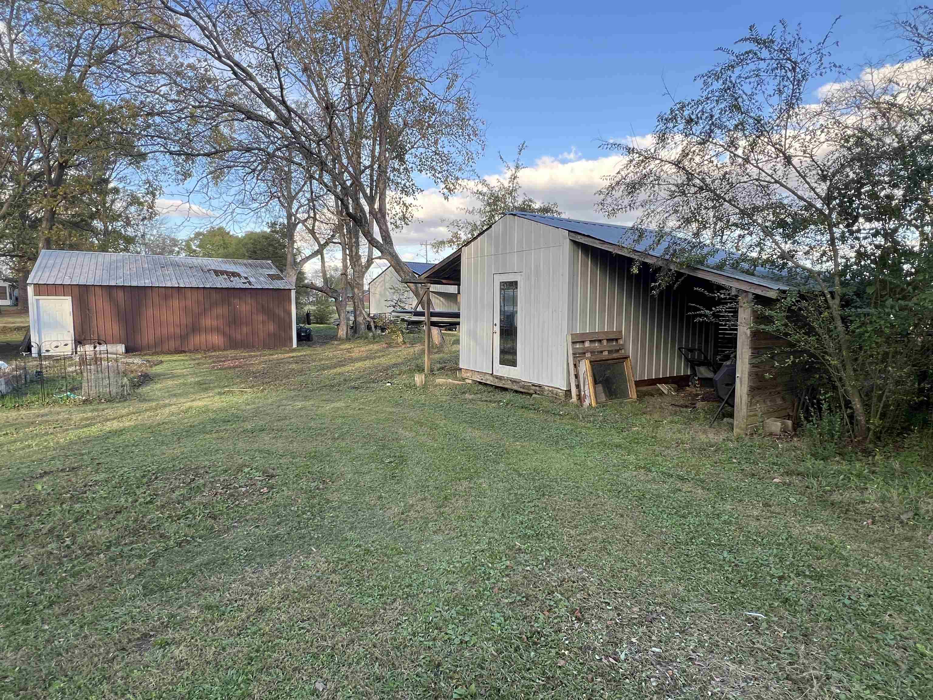 View of yard featuring an outdoor structure