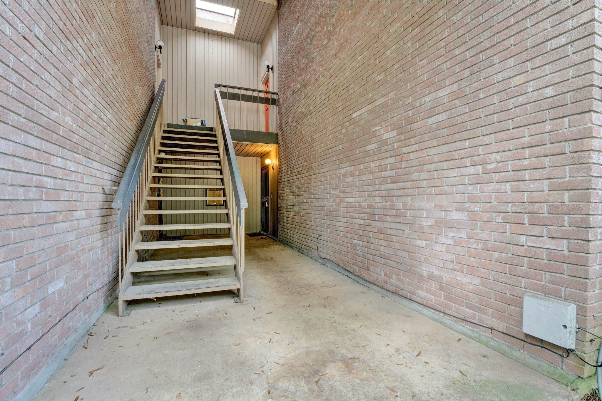 Entrance area. Mailbox is located here.