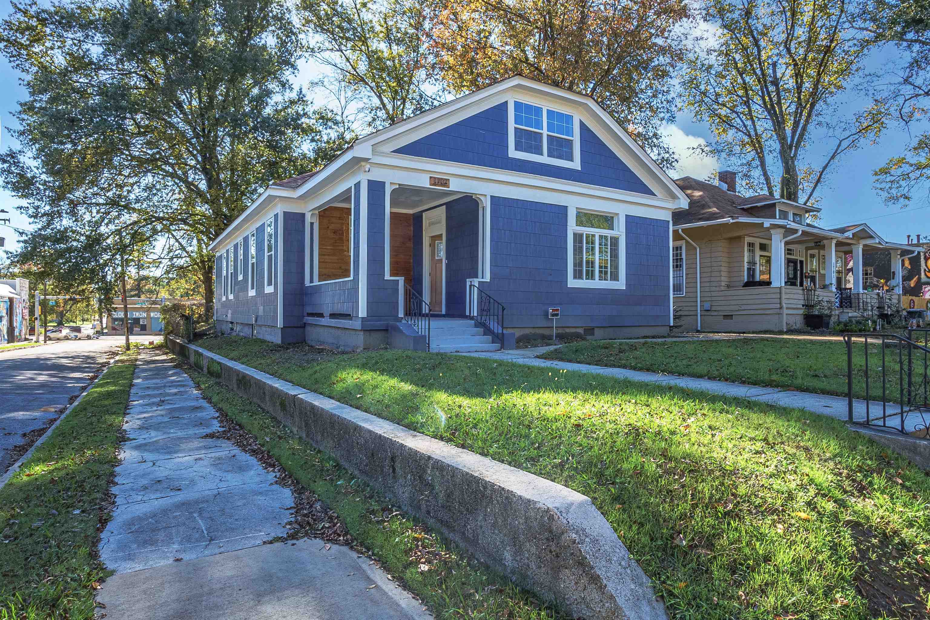 Bungalow with a front lawn