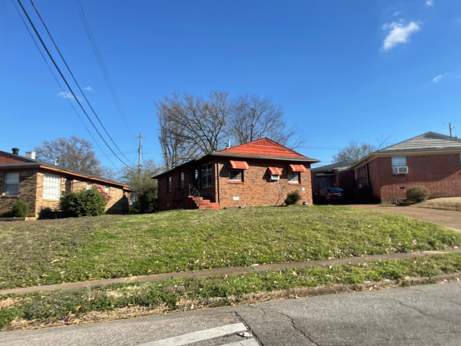 View of side of property featuring a yard