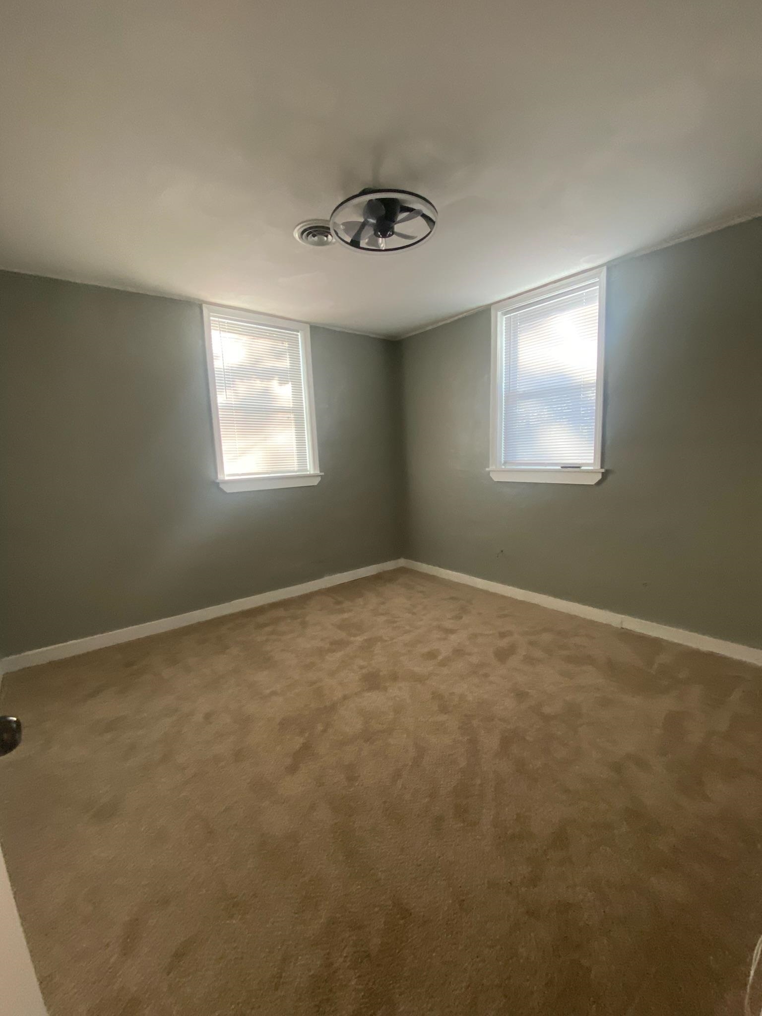 11x9 bedroom with carpet