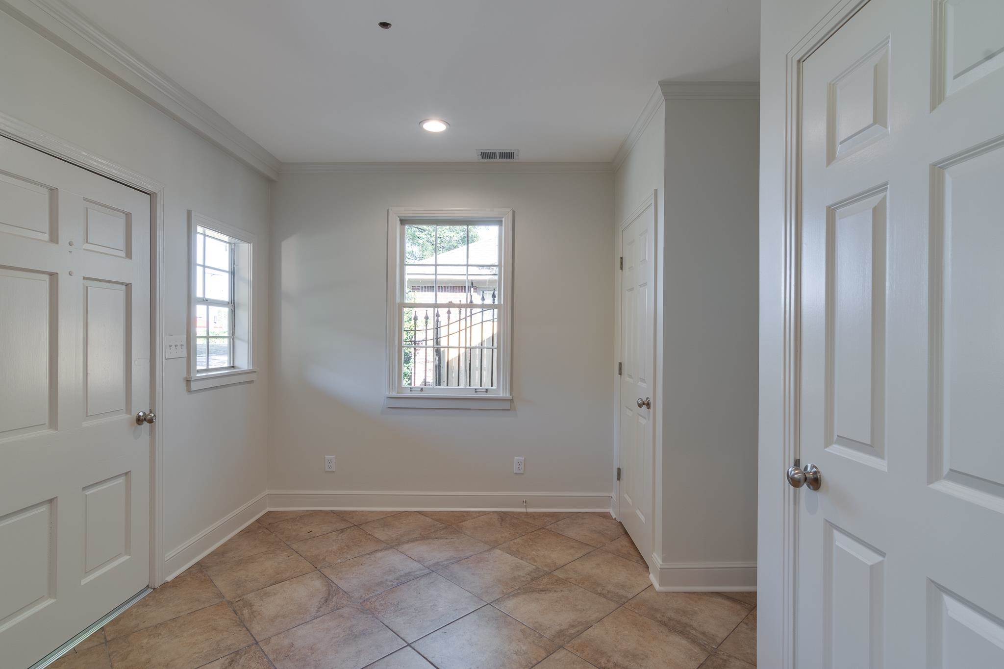 Entryway with ornamental molding