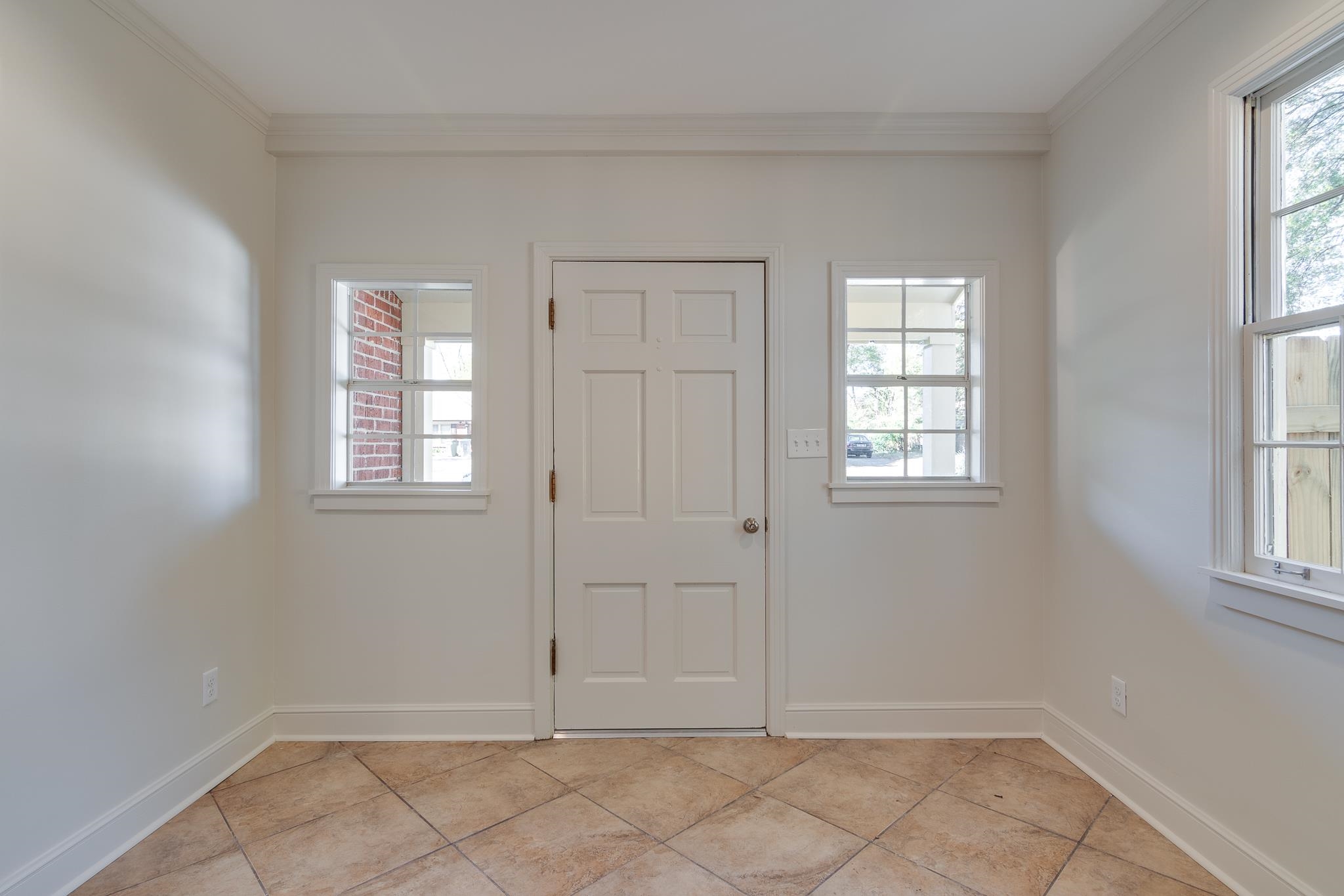 Entryway with ornamental molding