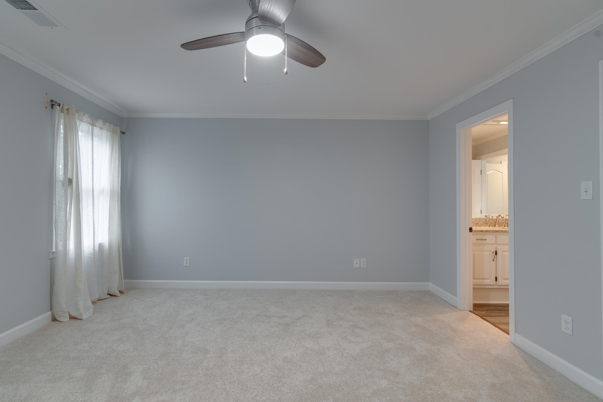 Fourth upstairs bedroom with newly installed carpet.