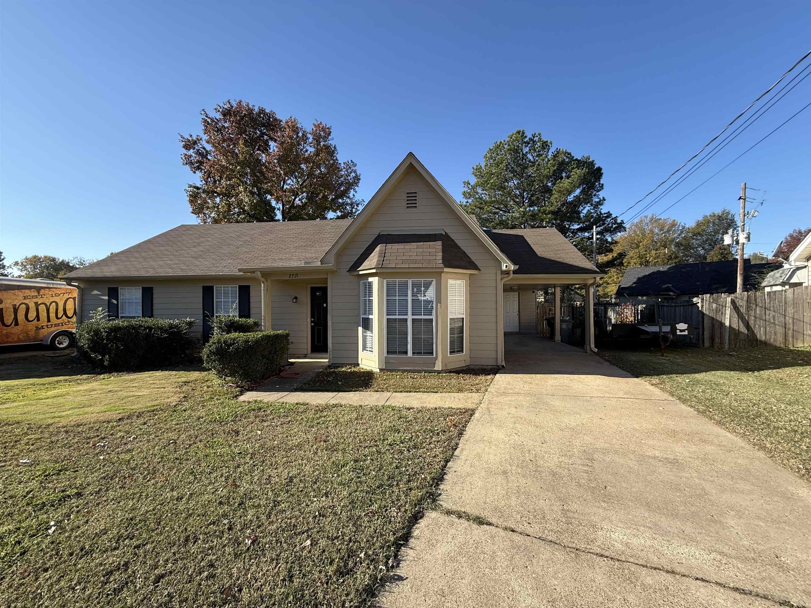 View of front of house featuring a carport and a front lawn