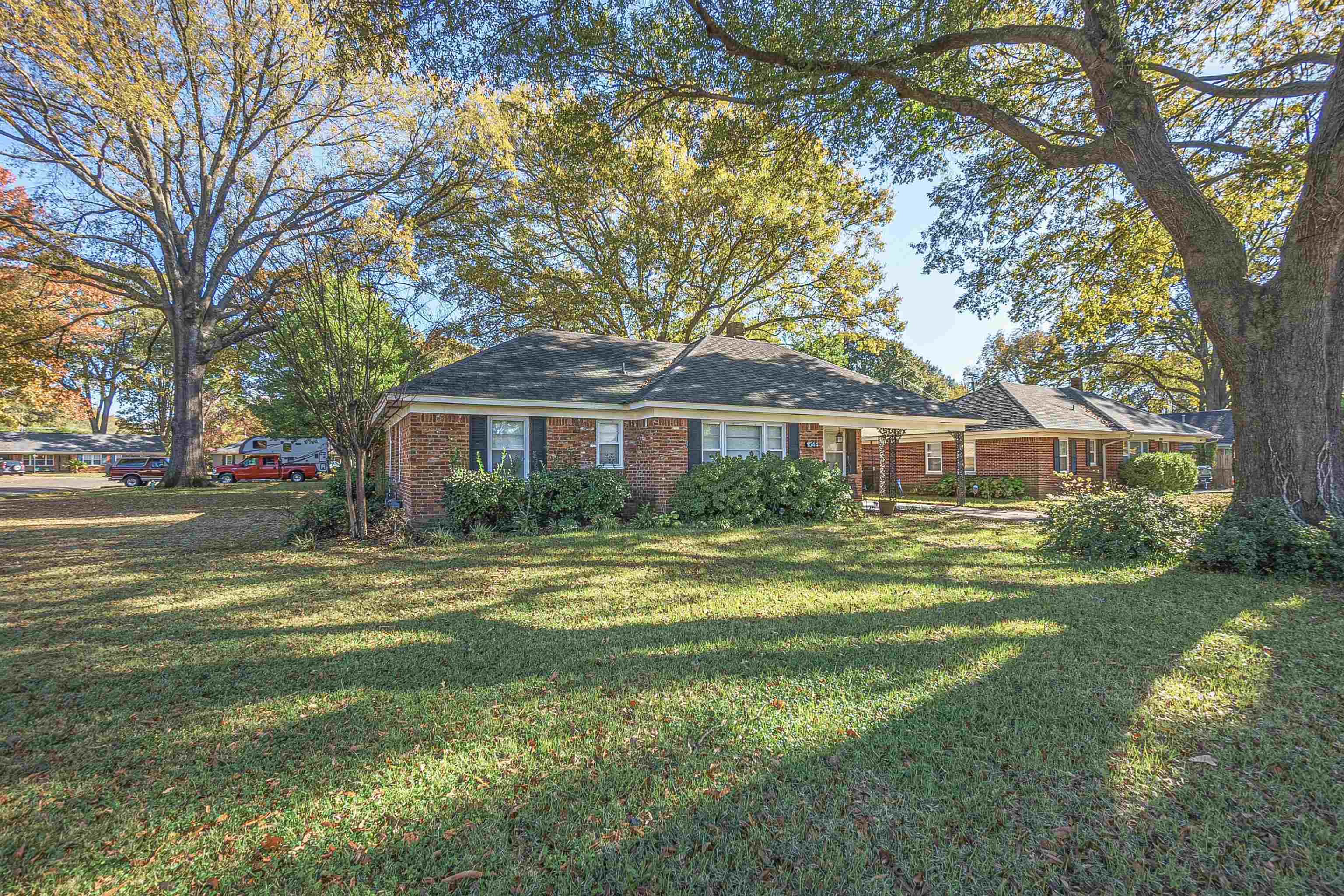 Ranch-style home with a front yard
