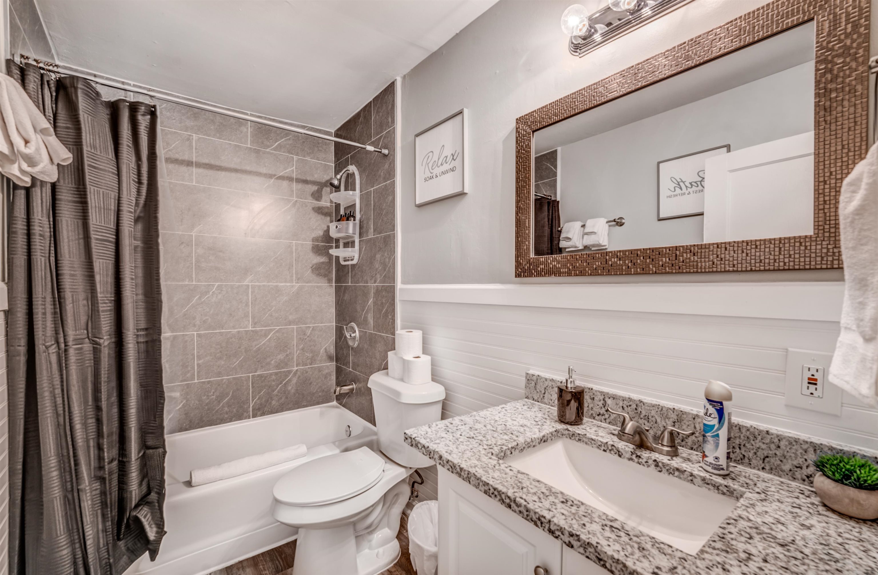 Full bathroom featuring vanity, toilet, and shower / bath combo with shower curtain