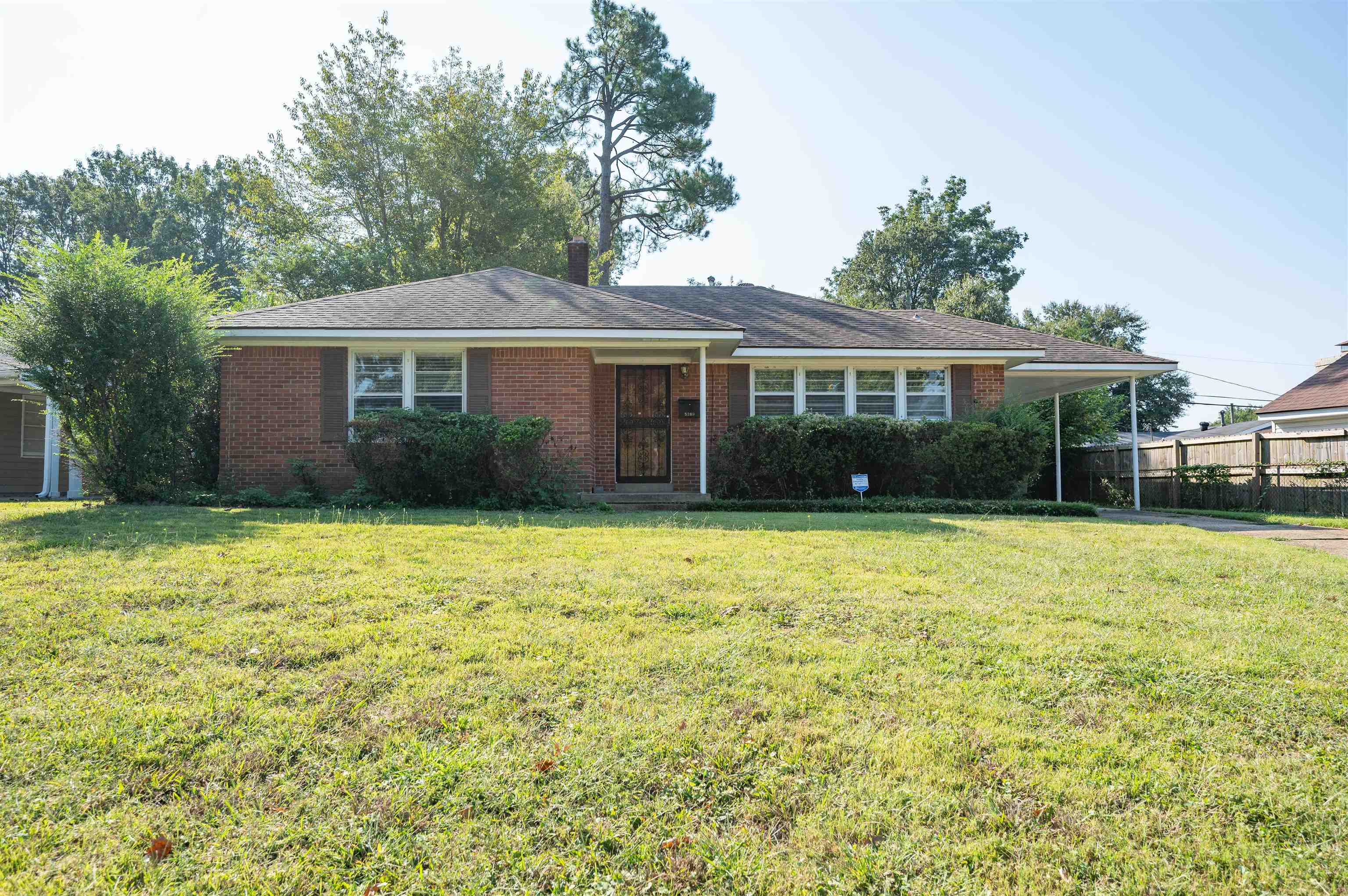 Ranch-style house featuring a front yard