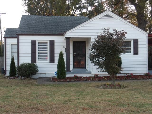 View of front of property featuring a front yard