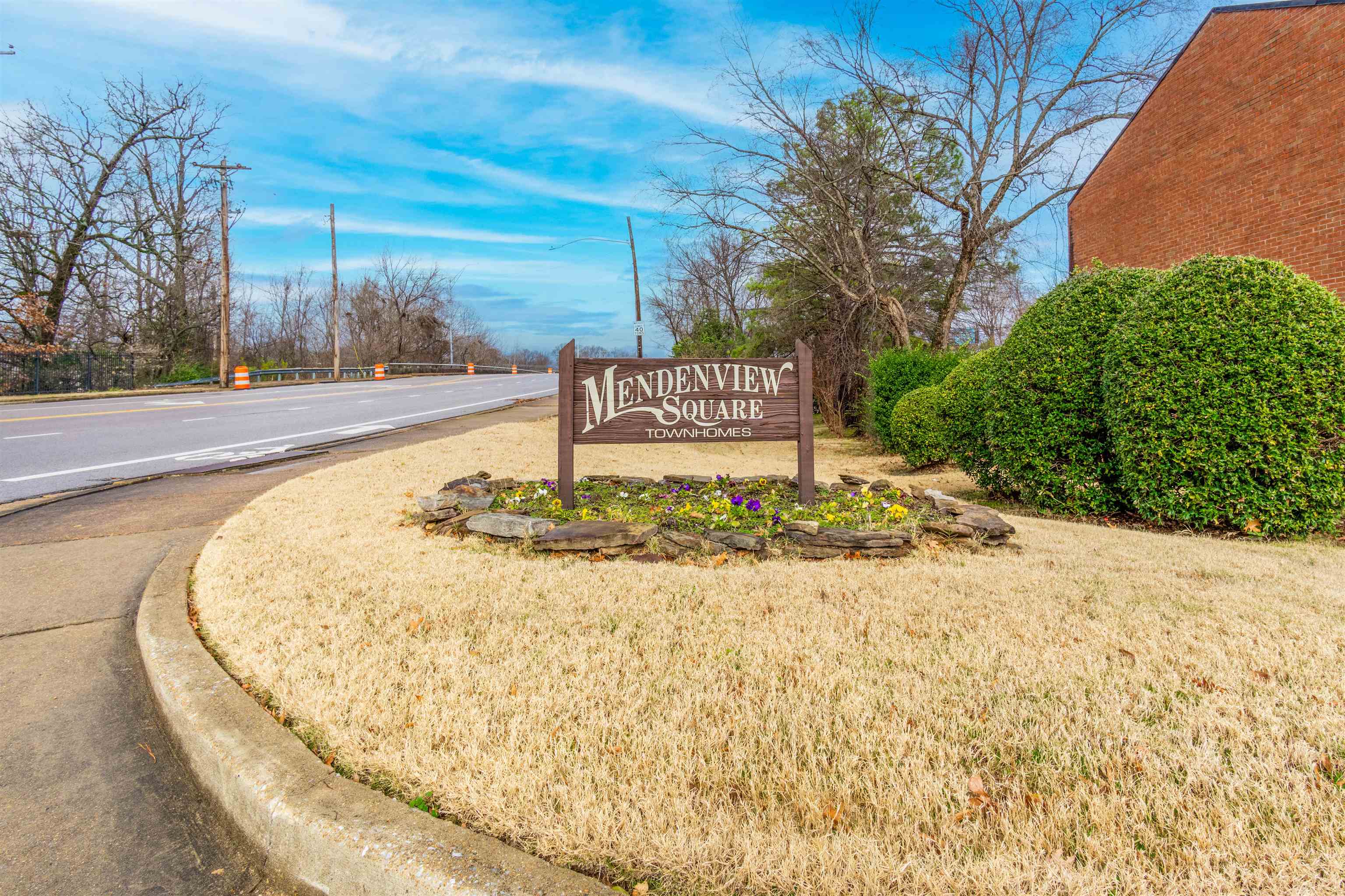 565 E Mendenview Dr 565