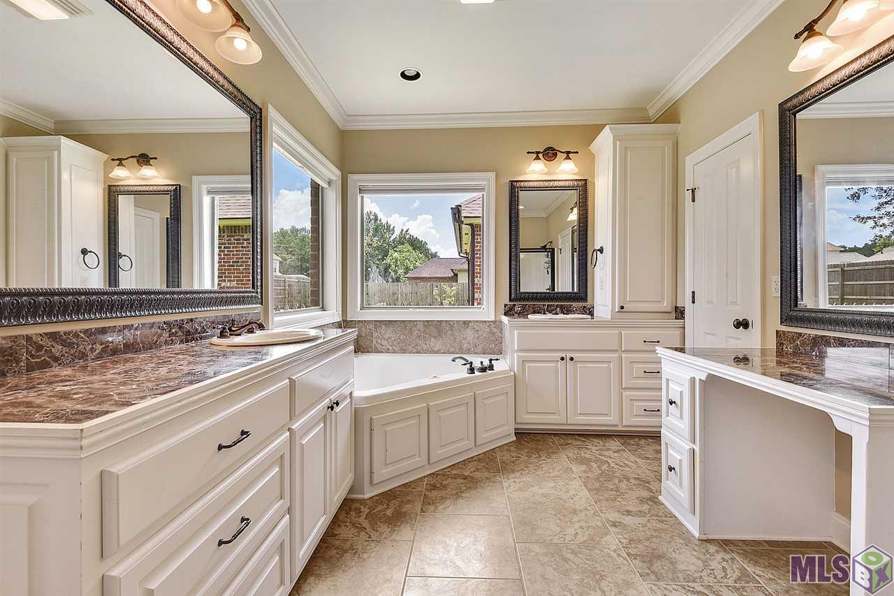 13166 MOSS POINTE DR, Geismar, Louisiana, 70734