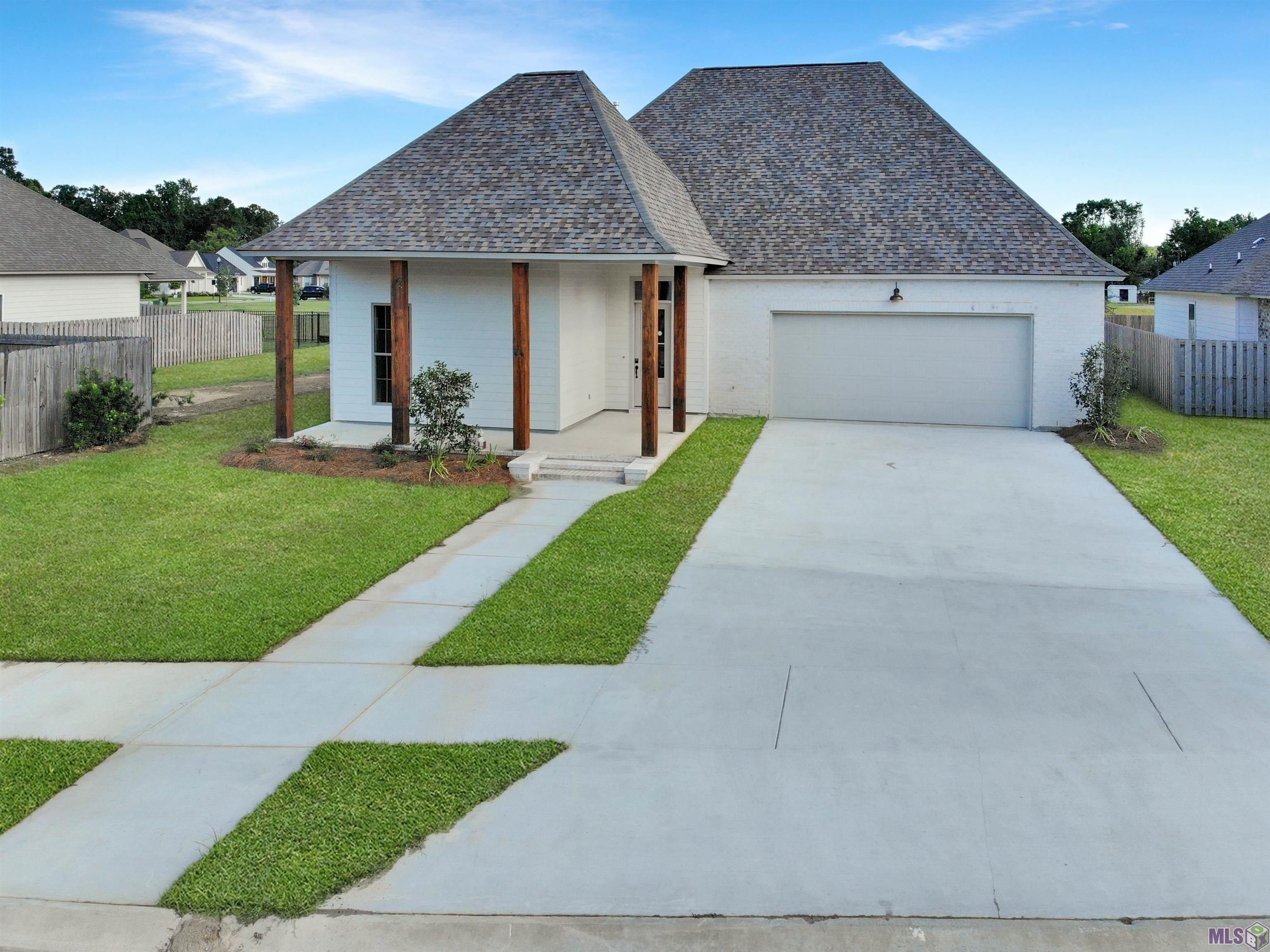 Homes for sale in Denham Springs, LA | 1124 Irish Ivy, Denham Springs, LA 70726 | MLS# RABR2025009999