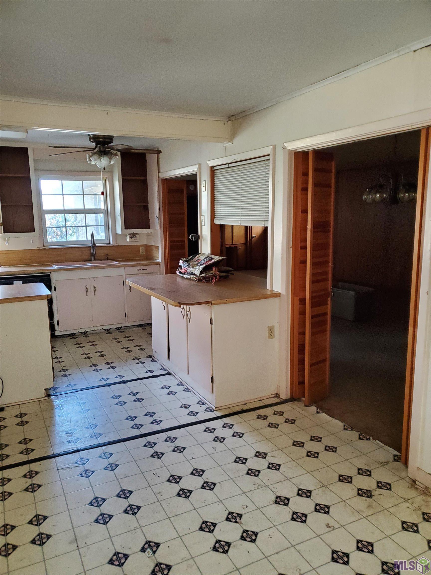 listing main picture