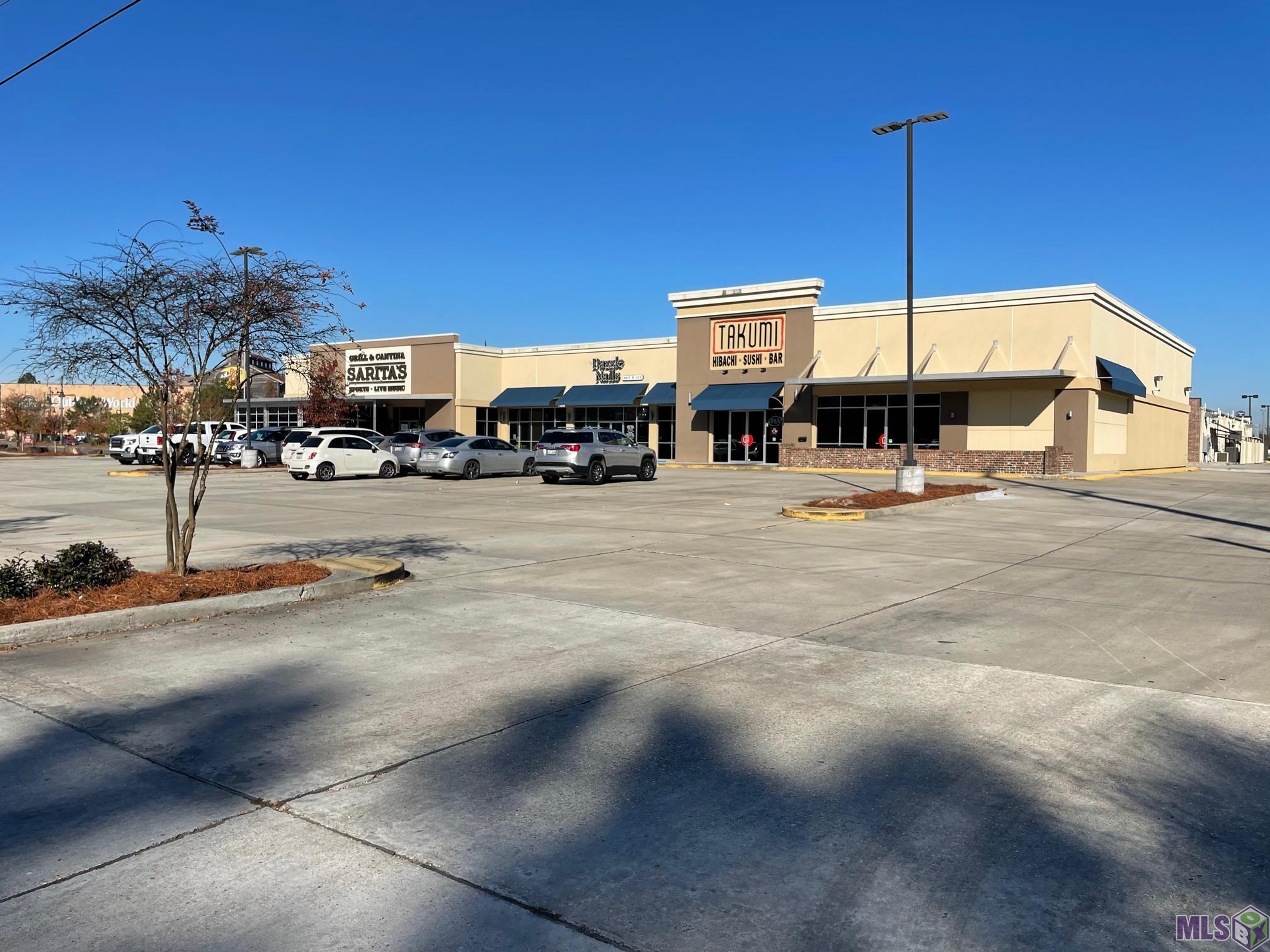100% leased Class “A” NNN retail plaza available for purchase at 7% CAP Rate. Located in a Bass Pro development in fast growing Denham Springs Louisiana, just 5 minutes from Greater Baton Rouge CBD. Current Tenant mix is Sarita’s Restaurant, Dazzle Nails
