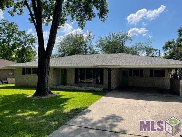 Great large home located in the heart of Baton Rouge. Beautiful fenced back yard Has lots of new ceramic flooring, laminate and new carpet. Tons of storage space through out the whole house plus a shed in the back. Has a huge recreational room with large laundry area, If you are looking for space them this is the house!