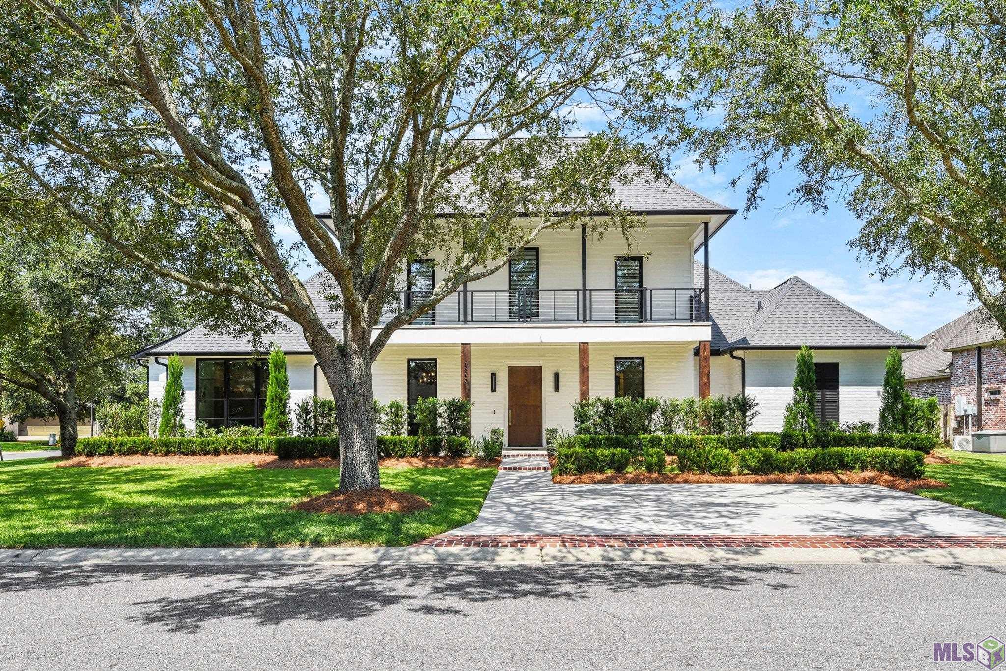MAGNIFICENT CUSTOM BUILT HOME IN PELICAN POINT GOLF COMMUNITY.  This 2 year old beauty has 4000 sq ft of living area and over 6000 total sq ft.  It features 4 bedrooms, 3.5 baths, formal dining room & a breakfast room, an office, a flex space room and a bonus room.  From the minute you drive up, you will know that every little detail was thought out and the best of everything was put into this home.  Interior Amenities Include:  Subzero Fridge, Cove Dishwasher, Wolf Stove/Oven/Microwave, Galley Brand Sink & Faucet, Spice & Pegged Kitchen Drawers, Quartz & Soap Stone Counters throughout home, Subzero Beverage Center, Remote Control Blinds, High-end Faucets & Fixtures & a Central Vacuum w/sweep outlets.  Exterior Amenities Include:  Huge Corner Lot, Outdoor Kitchen, Oversized Garage, Lincoln Brand Windows, Insulated Garage Doors, Full Yard Irrigation System, Industrial Fiber Reinforced Concrete for Home & Driveways, Alarm/Camera Sec. System, Gutters W/Leaf Guard, Foil Back Roof Decking & a 32K Liquid Cooled Whole House Generator.  WHAT A GREAT HOUSE TO CALL HOME!