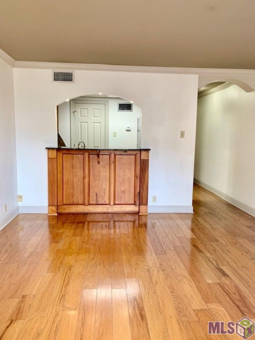 listing main picture